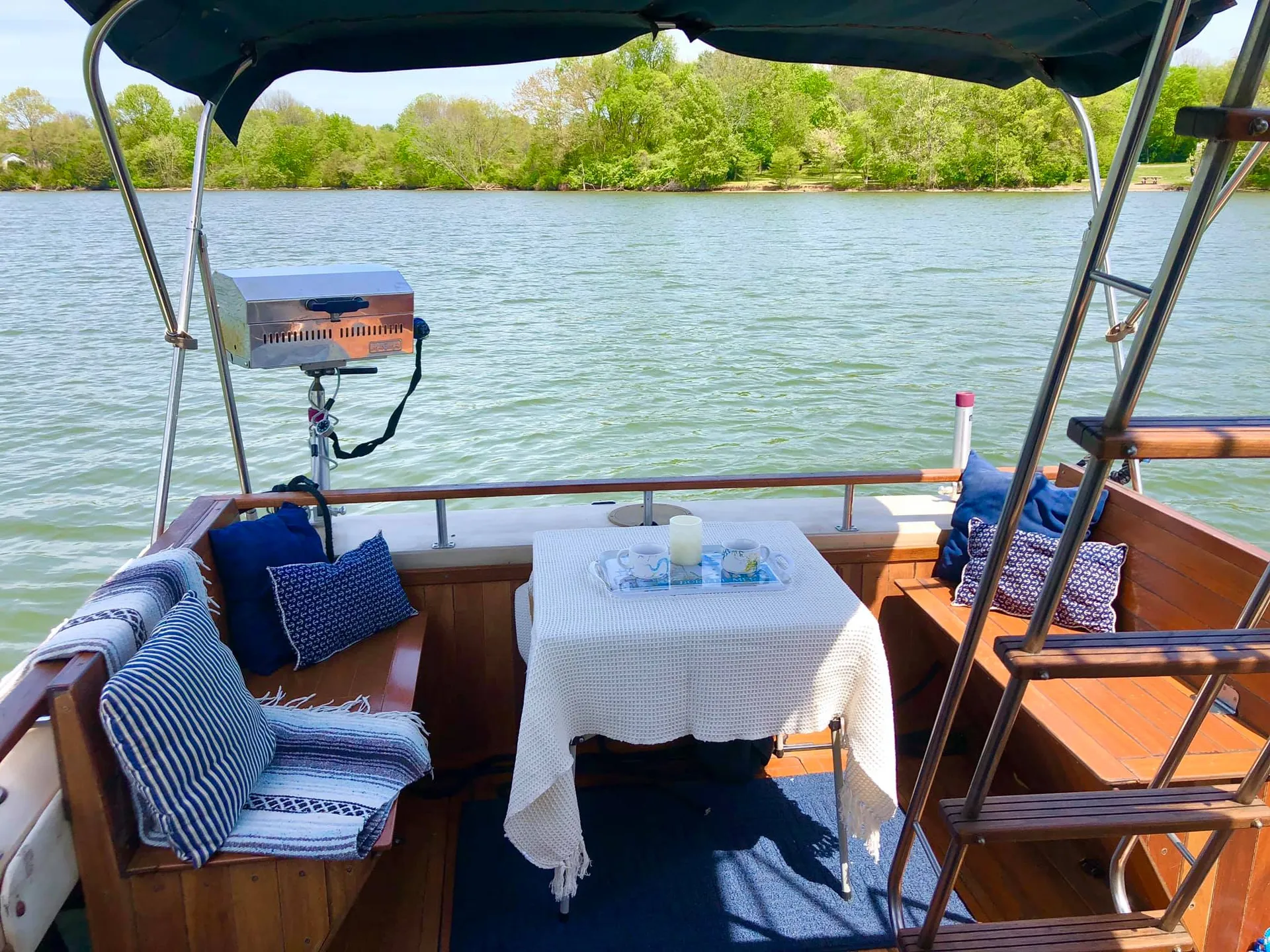 30' Sport Yacht. Come Live the Yacht Life!