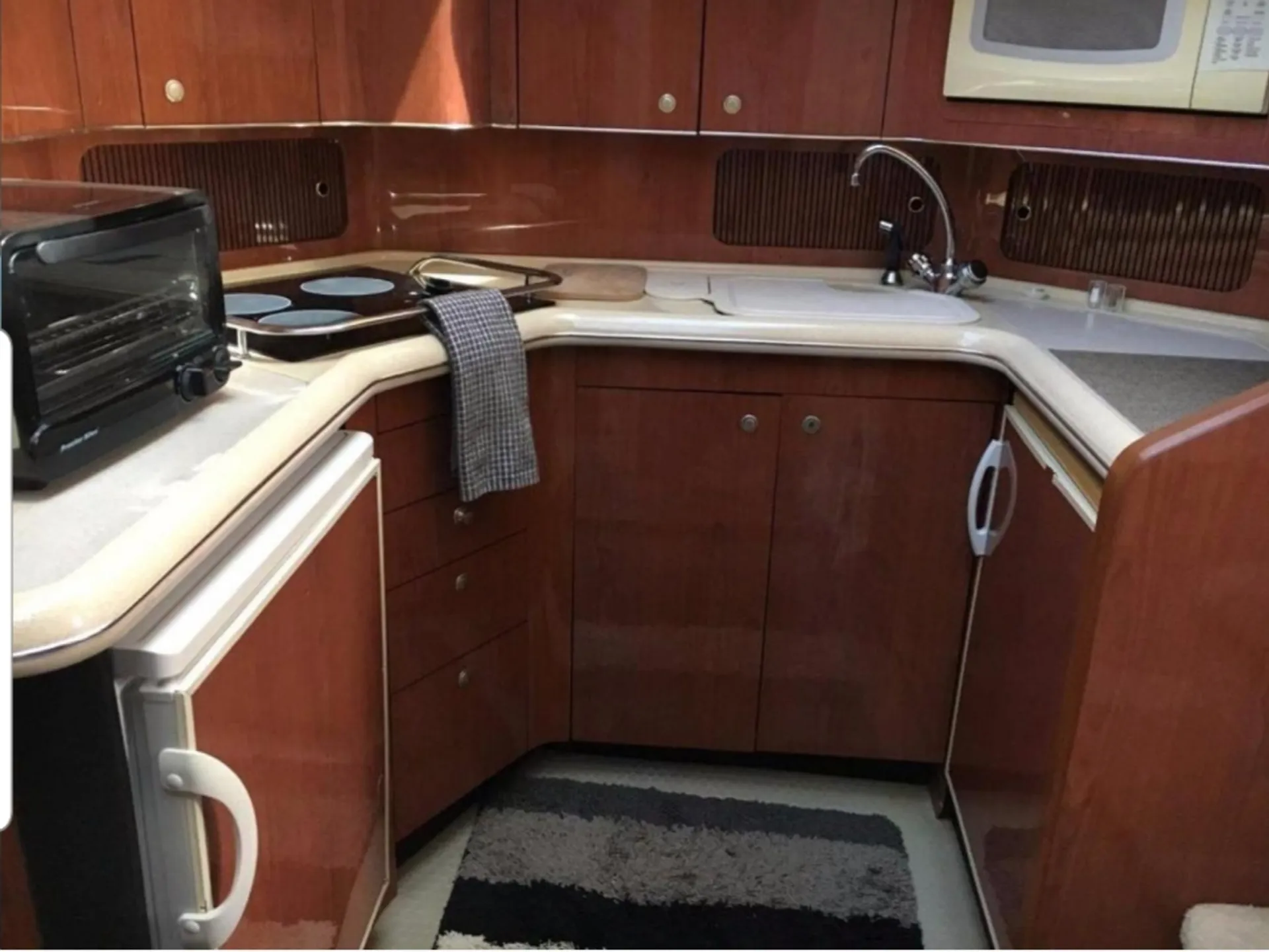 Sea Ray Boats 370 Aft Cabin in Baltimore, MD — photo 3