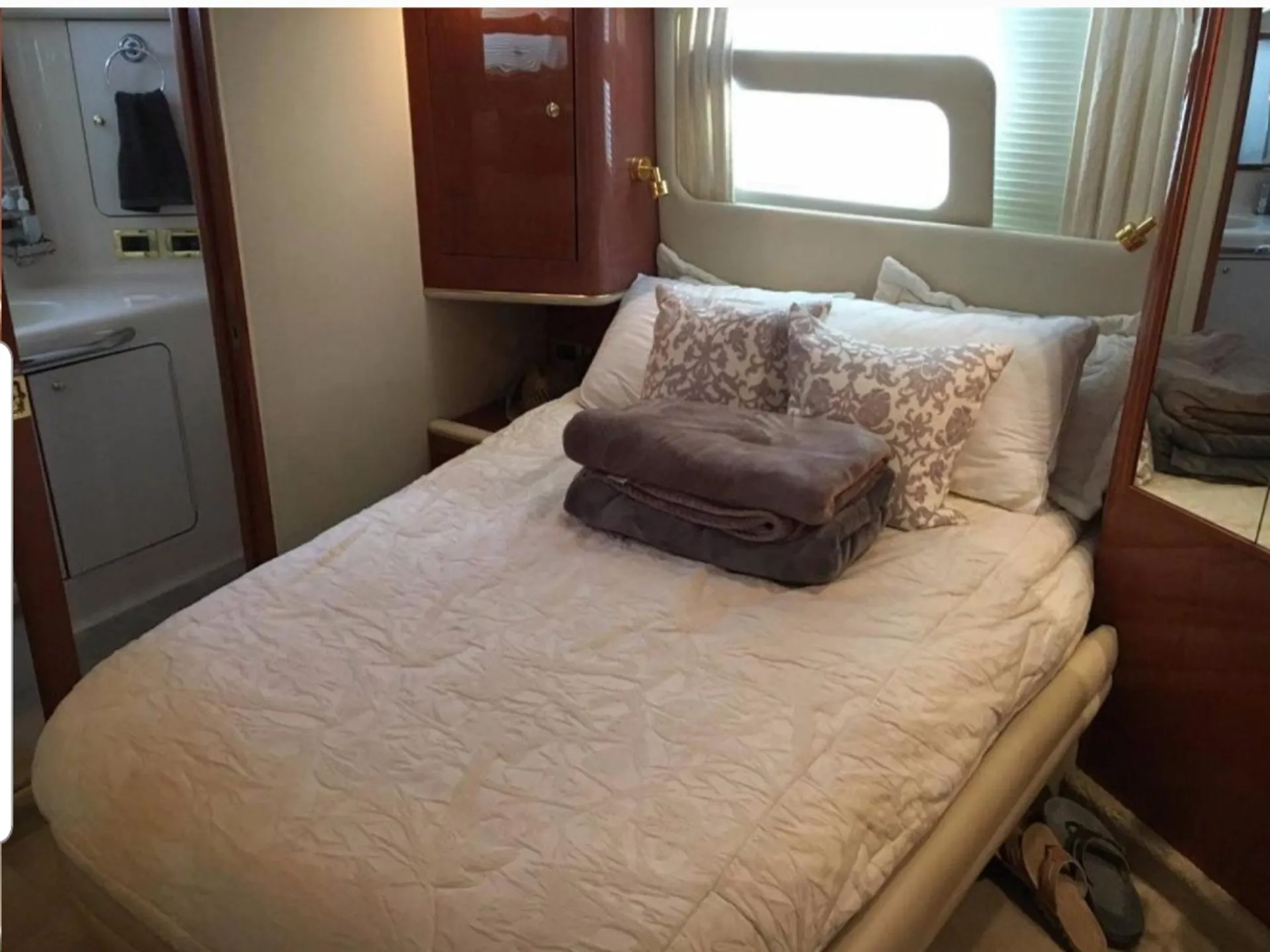 Sea Ray Boats 370 Aft Cabin in Baltimore, MD — photo 5