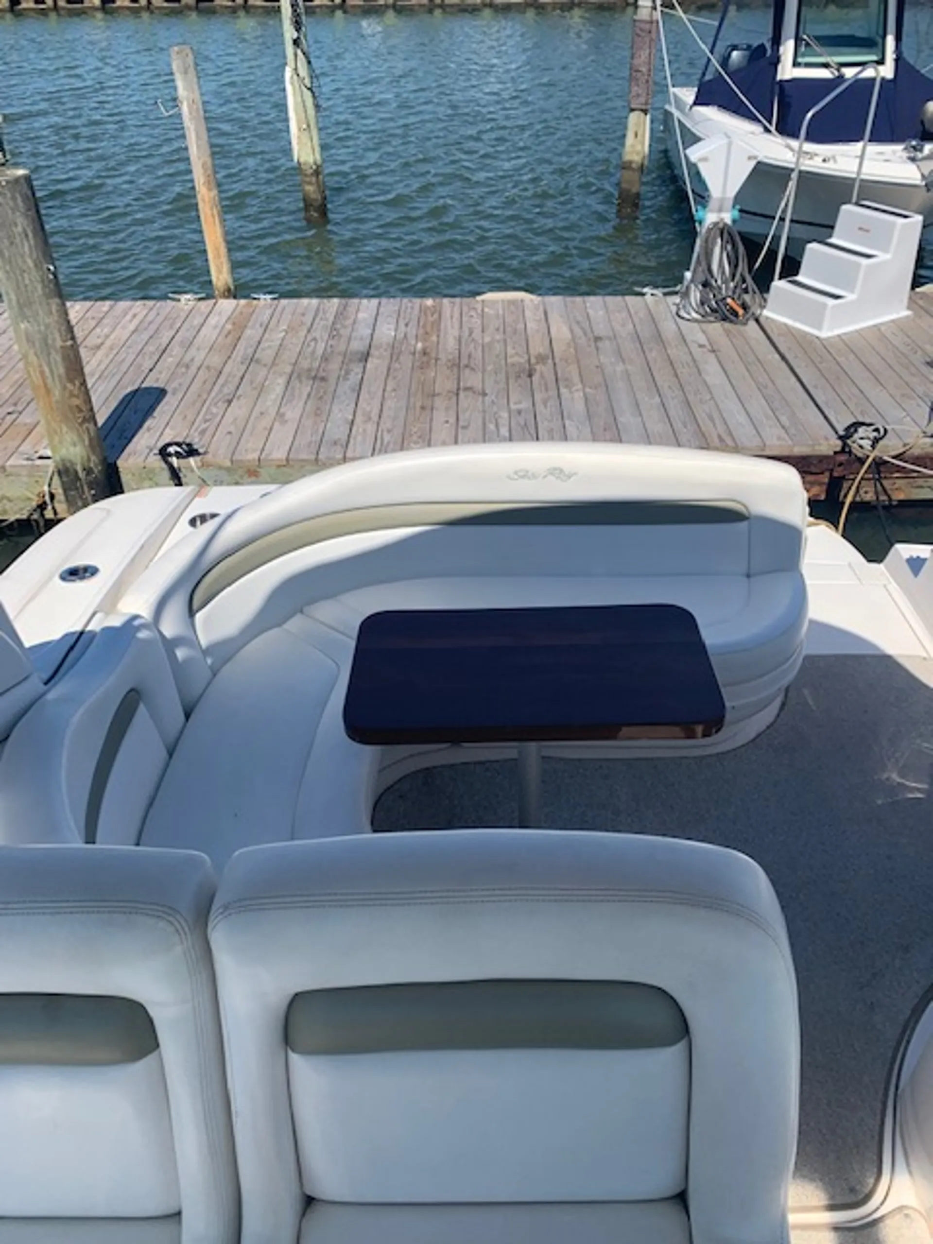 Sea Ray Boats 320 Sundancer in Bay Shore, NY — photo 3