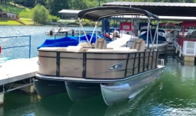 Rent a Bentley Pontoon pontoon in Cornelius, NC near me