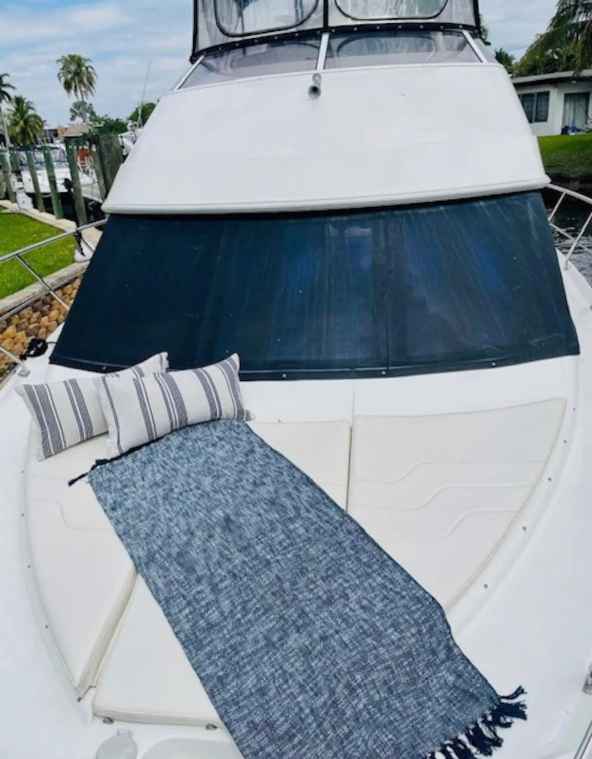 Carver Yachts 38SS in Stock Island, FL — photo 3