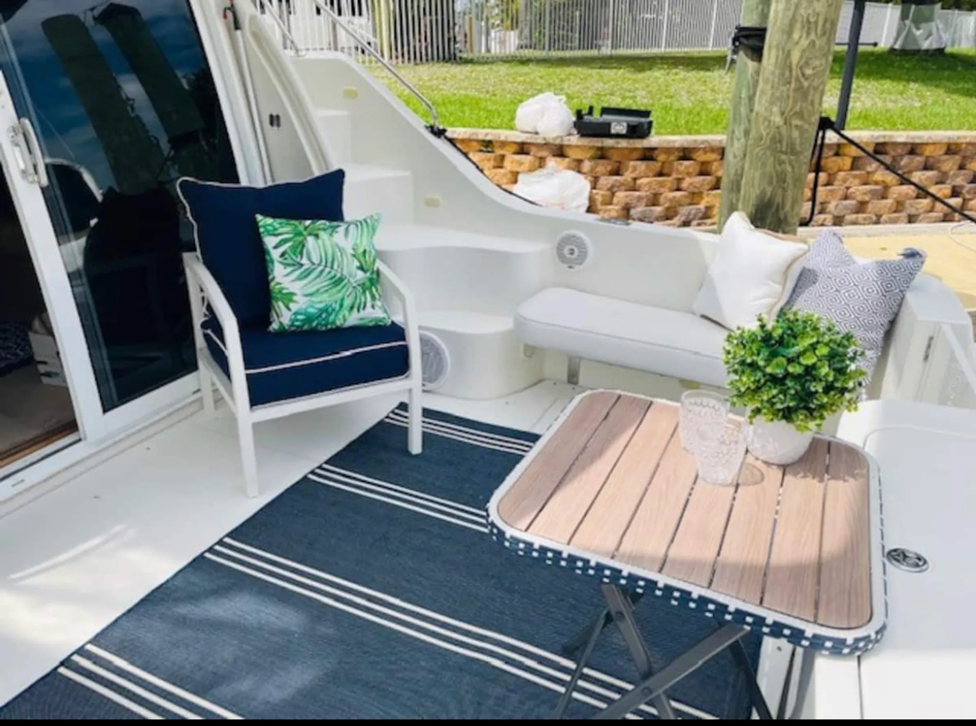Carver Yachts 38SS in Stock Island, FL — photo 4