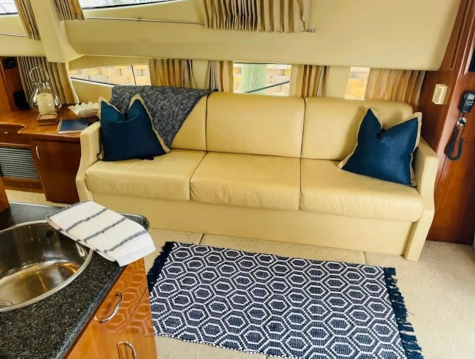 Carver Yachts 38SS in Stock Island, FL — photo 6