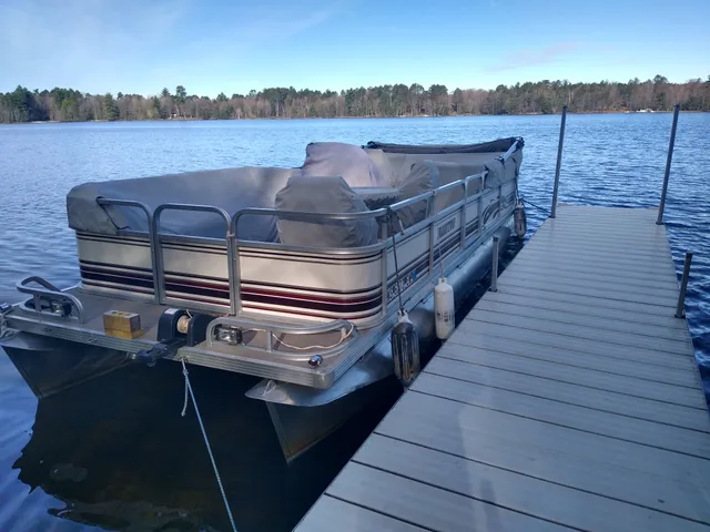 Rent a Manitou Pontoon pontoon in Tomahawk, WI near me