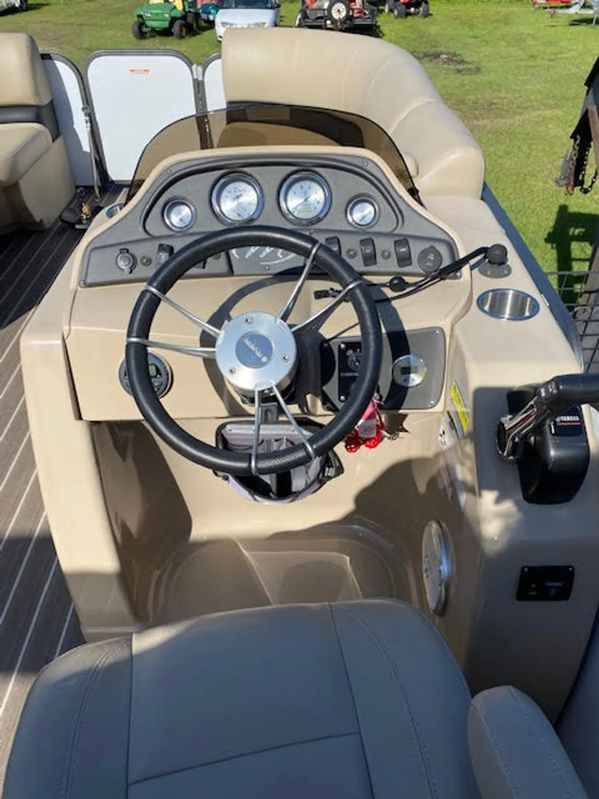 Manitou Pontoon 22 Aurora Standard in Port Orange, FL — photo 4