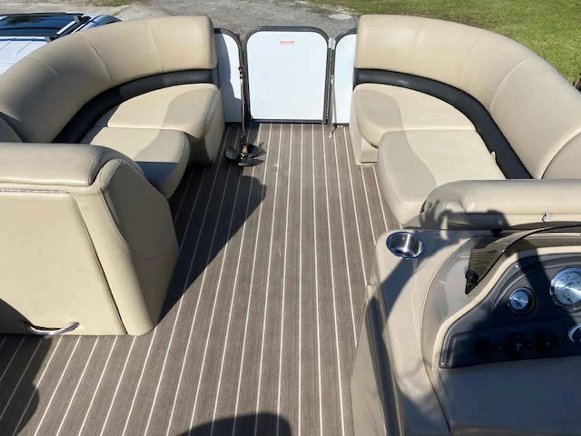 Manitou Pontoon 22 Aurora Standard in Port Orange, FL — photo 5