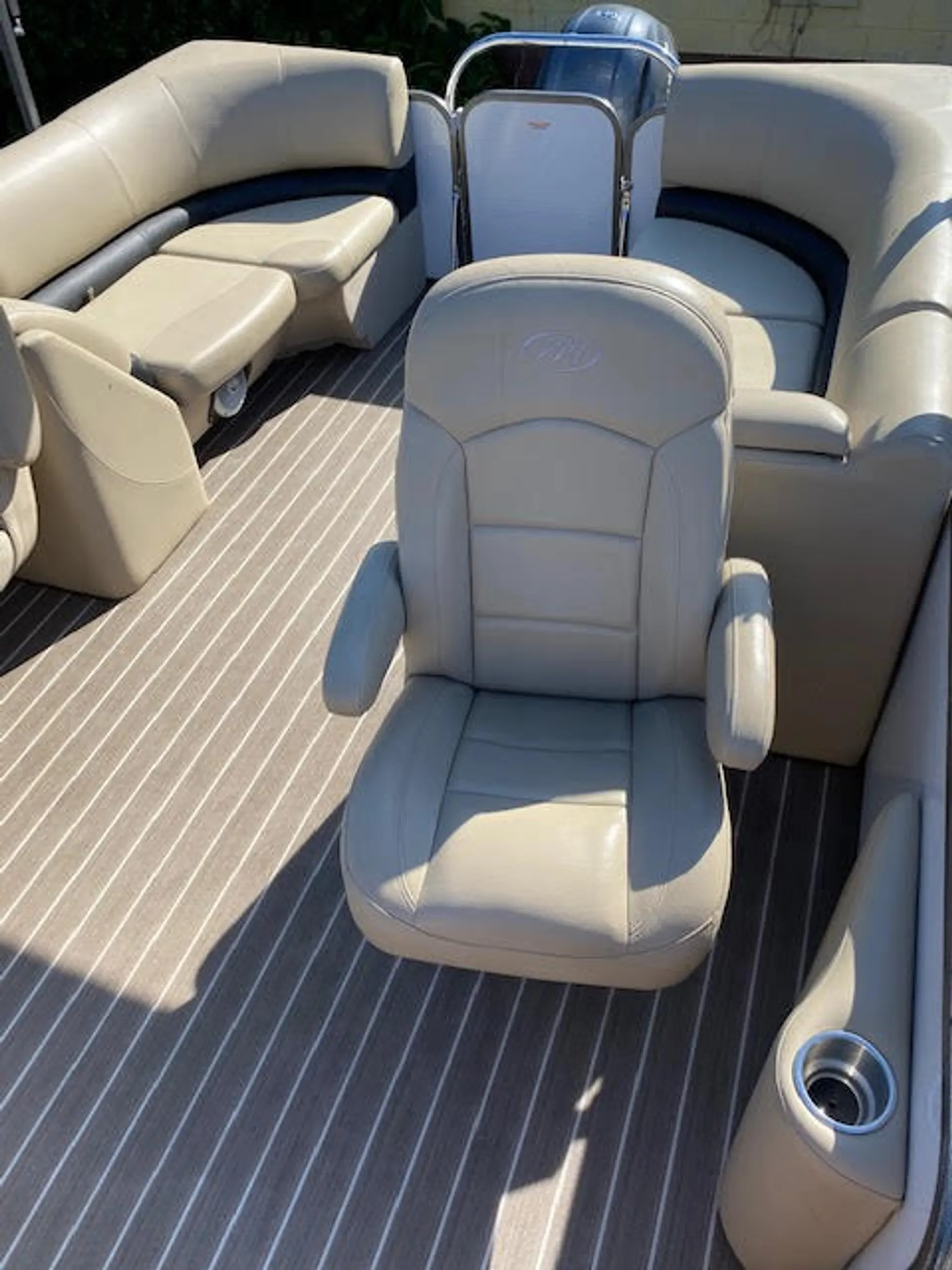 Manitou Pontoon 22 Aurora Standard in Port Orange, FL — photo 6