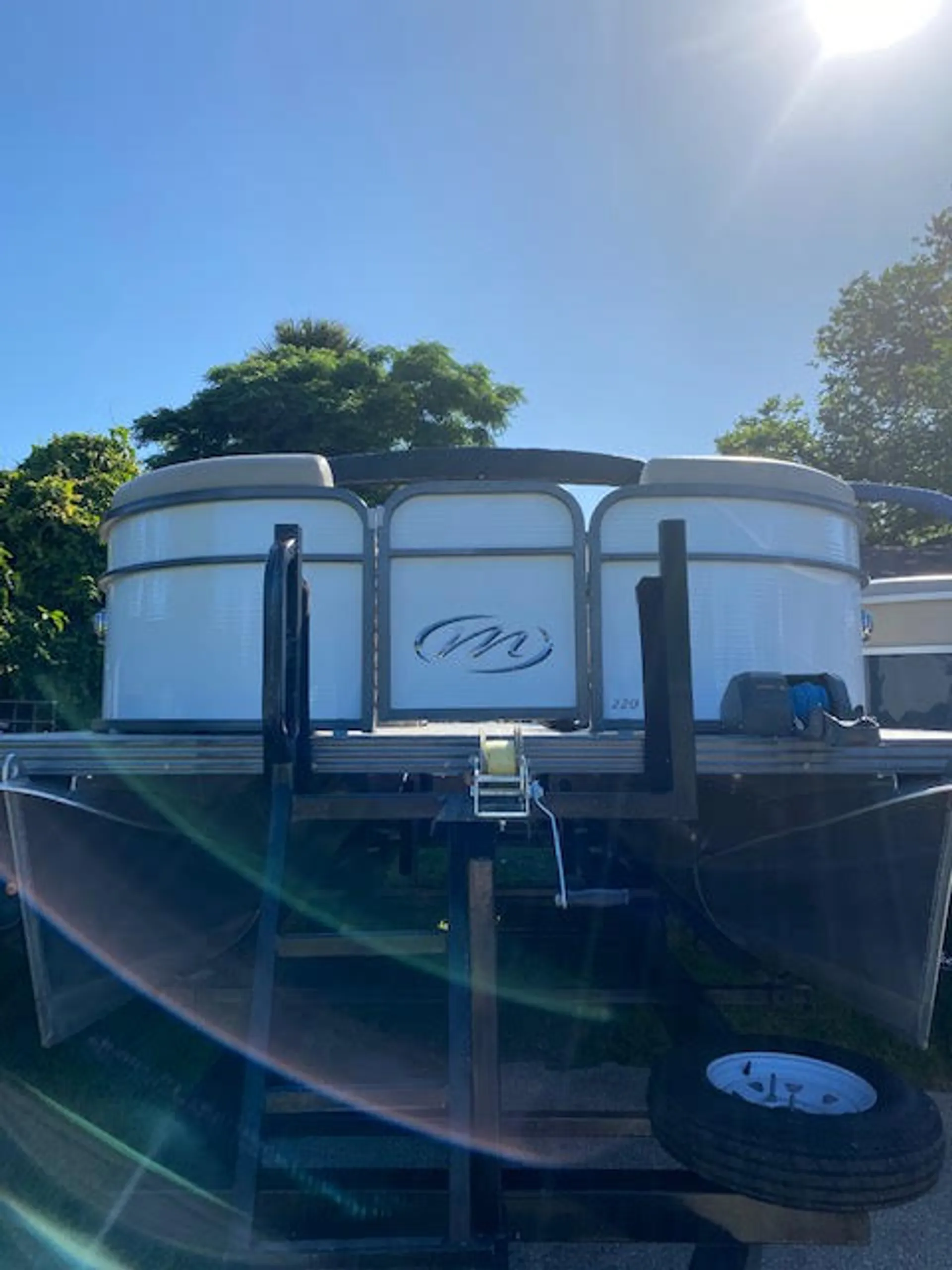 Manitou Pontoon 22 Aurora Standard in Port Orange, FL — photo 2