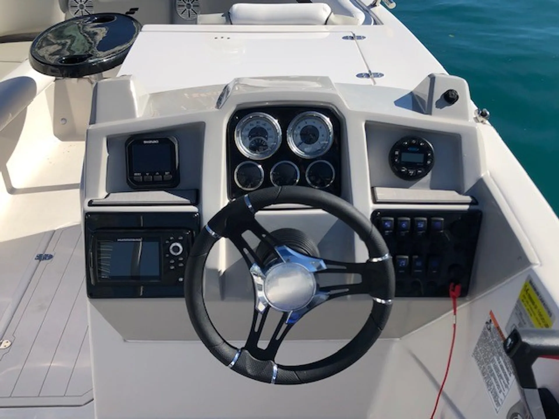 Starcraft SVX 231 in Miami Beach, FL — photo 4