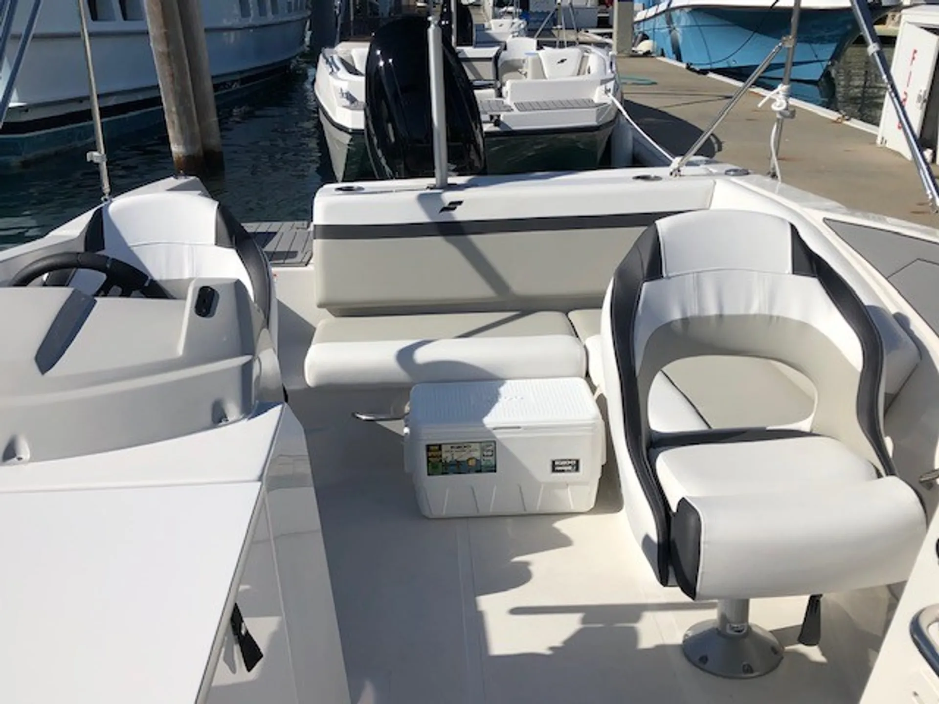 Starcraft SVX 231 in Miami Beach, FL — photo 3