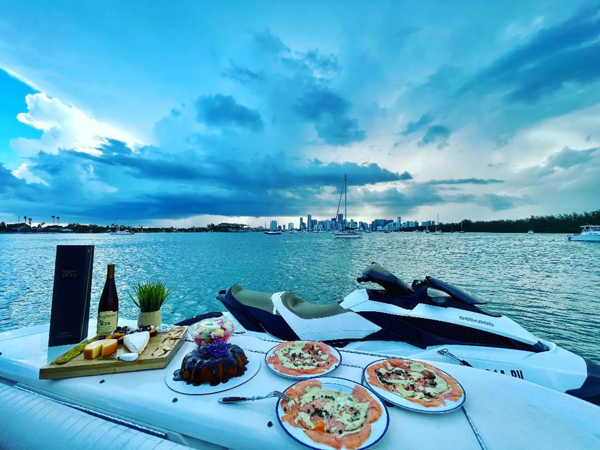 48’ Yacht. $100 OFF WEEKDAYS !!! 👌Great prices... 13 Guests