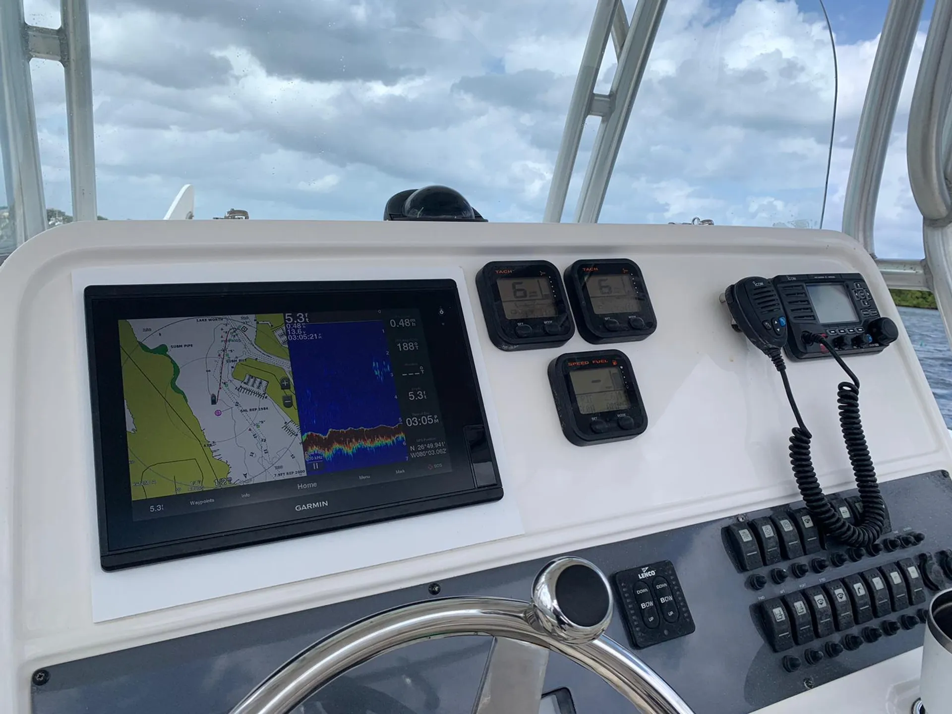 Robalo 300 CC W/2-250 4-S in Riviera Beach, FL — photo 2