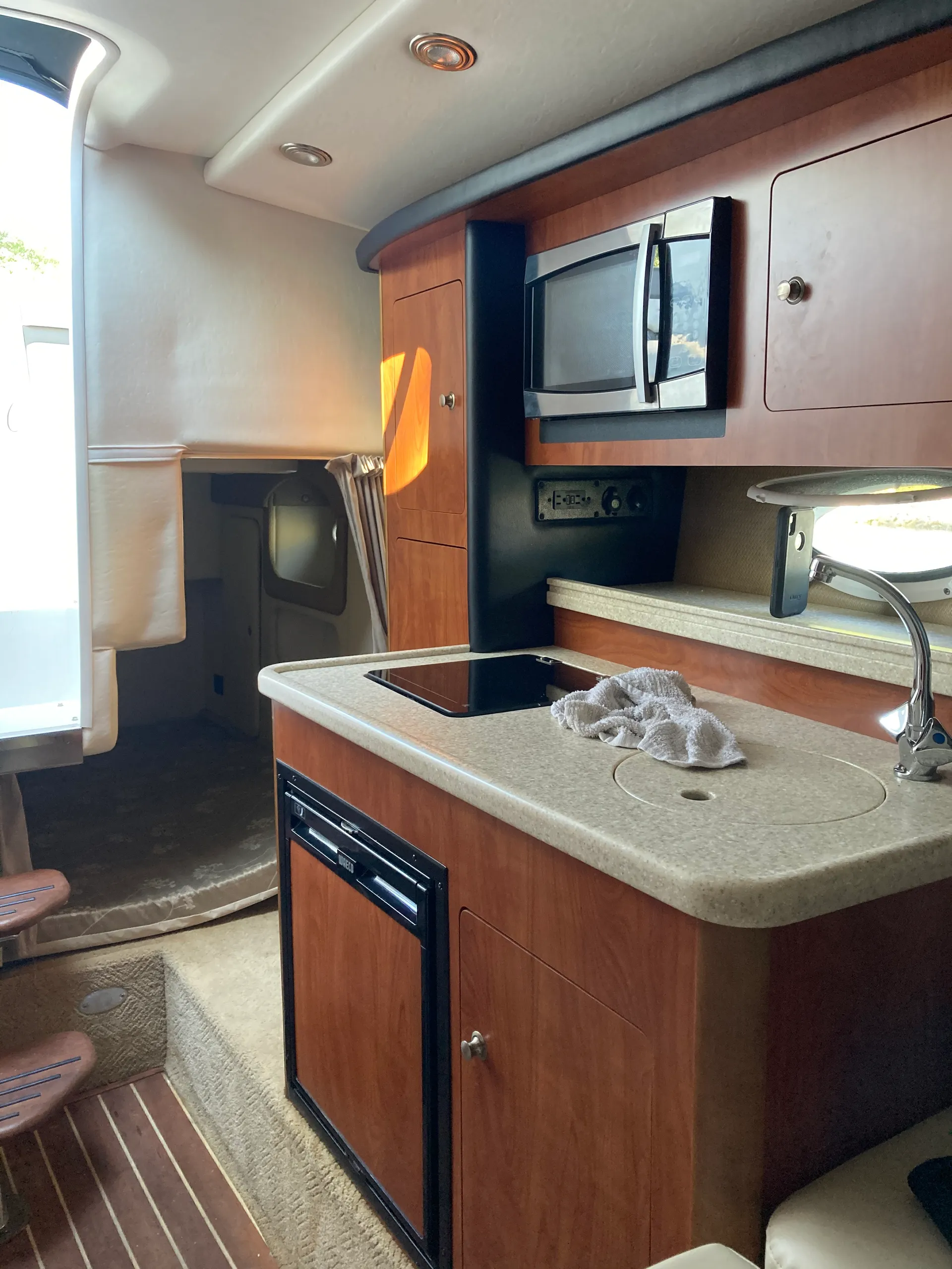 Rinker Boats 280 Express Cruiser in Port Clinton, OH — photo 2