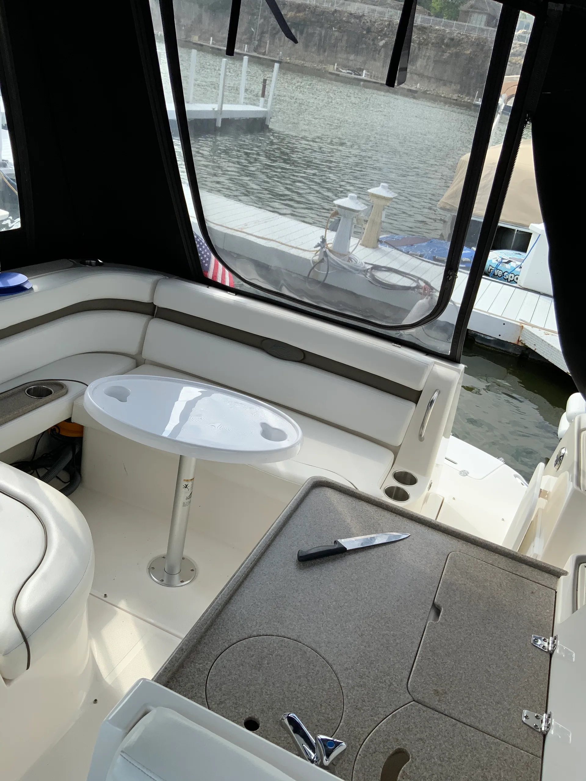 Rinker Boats 280 Express Cruiser in Port Clinton, OH — photo 4