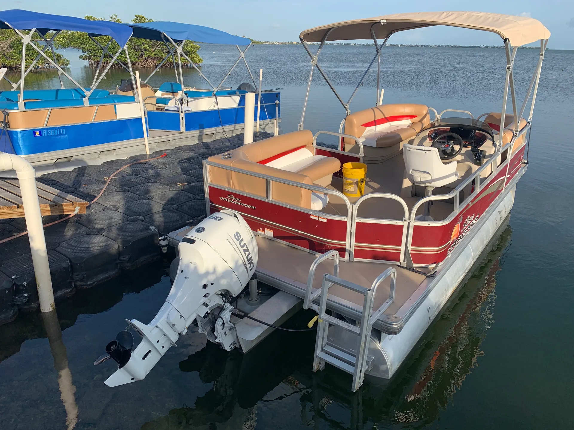 18' Pontoon rental Cudjoe Key. Multi day. Delivery