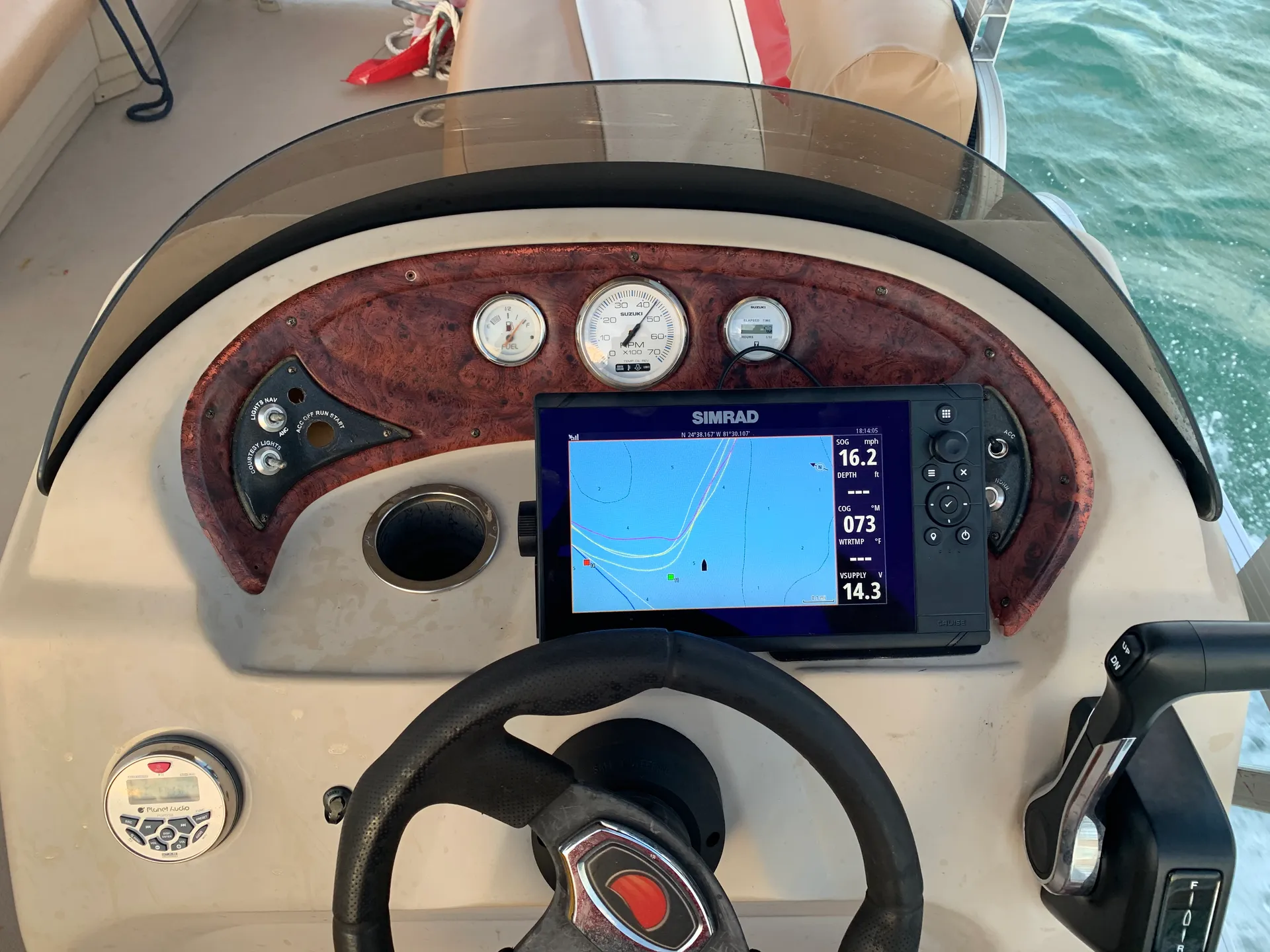 18' Pontoon rental Cudjoe Key. Multi day. Delivery