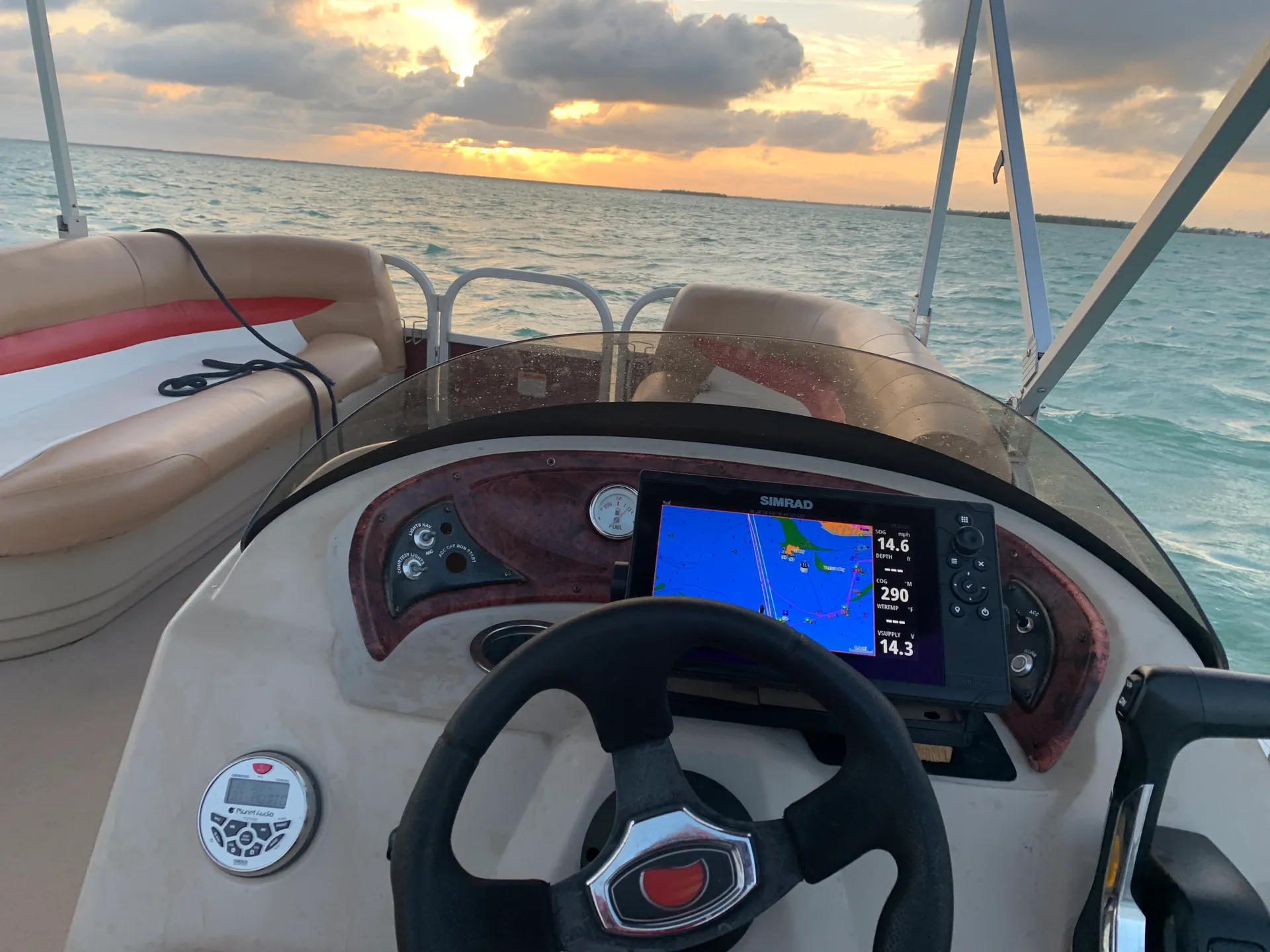 18' Pontoon rental Cudjoe Key. Multi day. Delivery