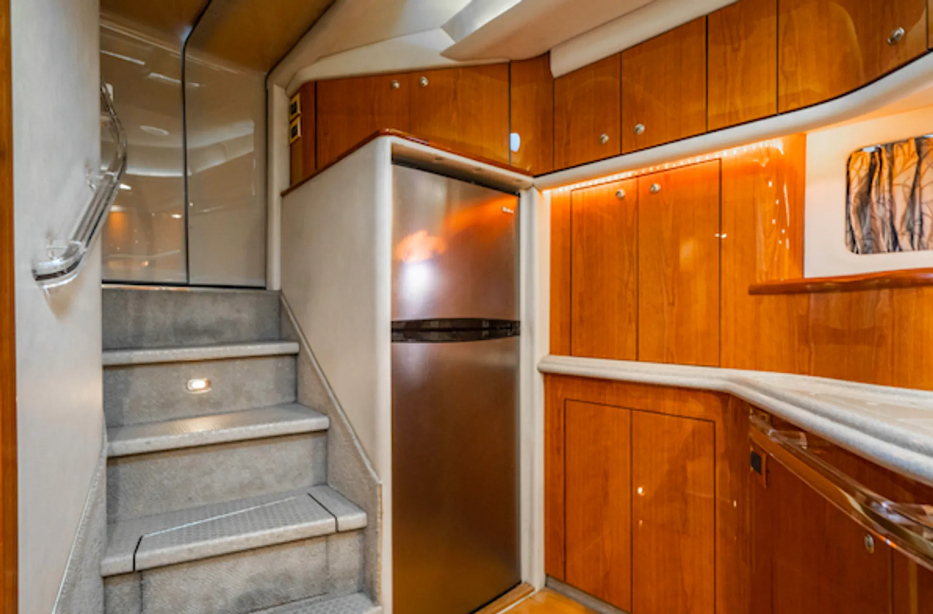 Sea Ray Boats 550 Sundancer in Miami, FL — photo 9