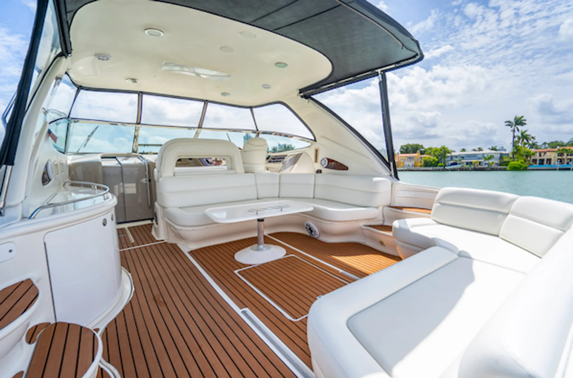 Sea Ray Boats 550 Sundancer in Miami, FL — photo 3