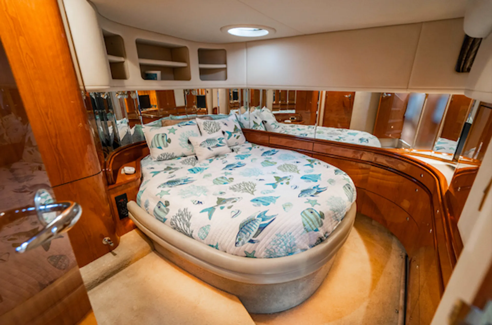 Sea Ray Boats 550 Sundancer in Miami, FL — photo 10