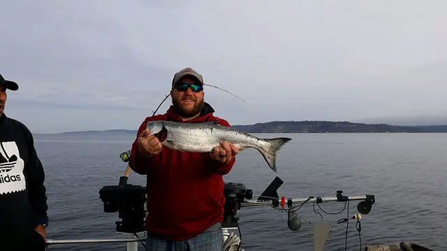 Rent a Uniflite offshore sport fishing in Edmonds, WA near me