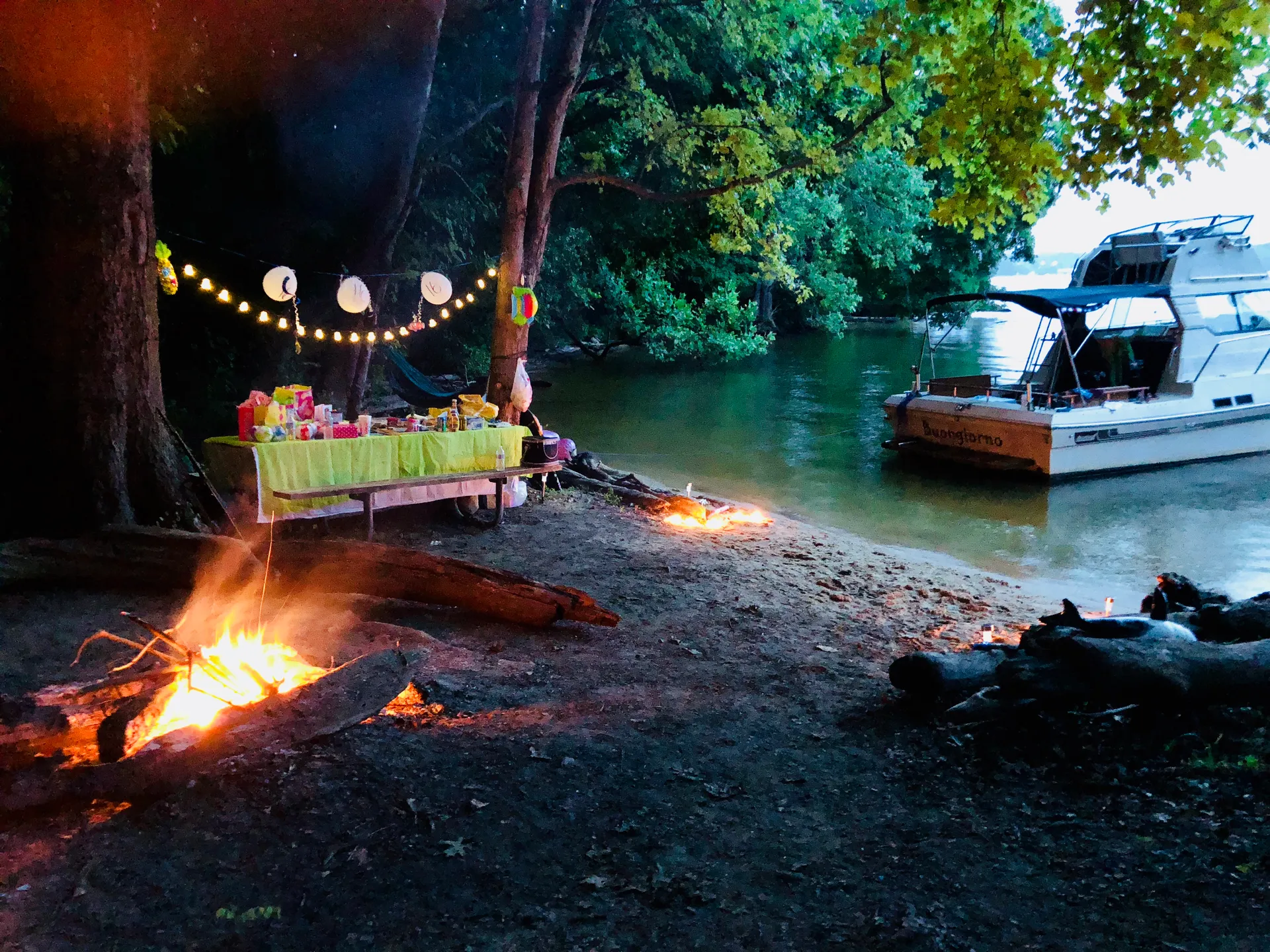 30' Sport Yacht. Come Live the Yacht Life!