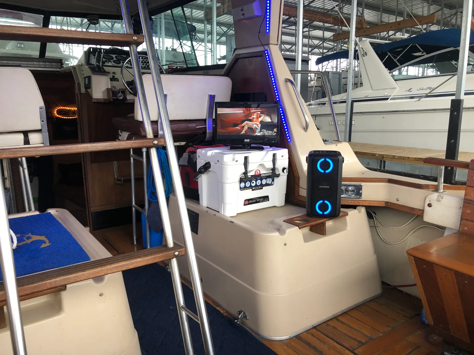 30' Sport Yacht. Come Live the Yacht Life!