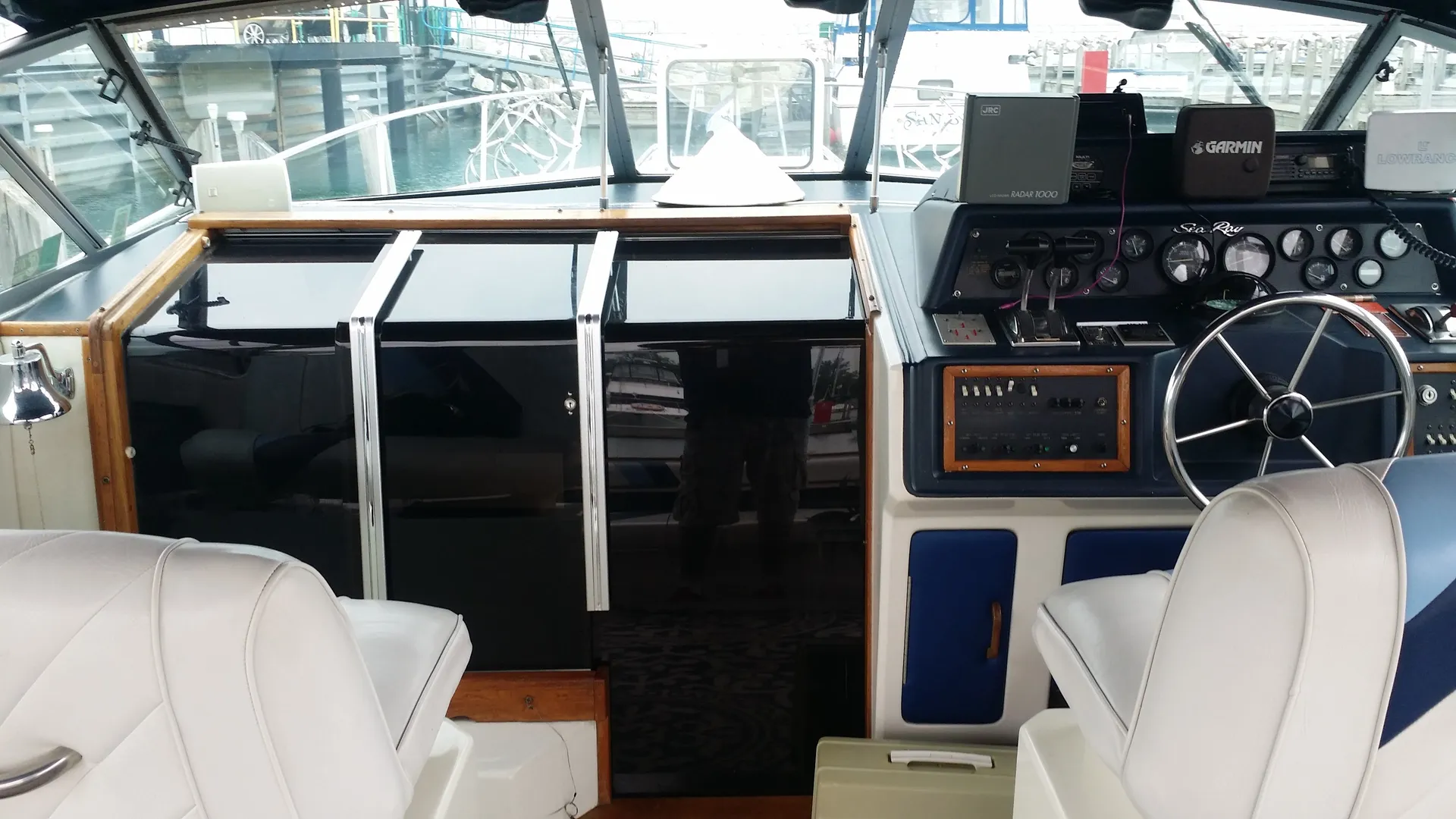 Sea Ray Boats 340 Express Cruiser in Hammond, IN — photo 3