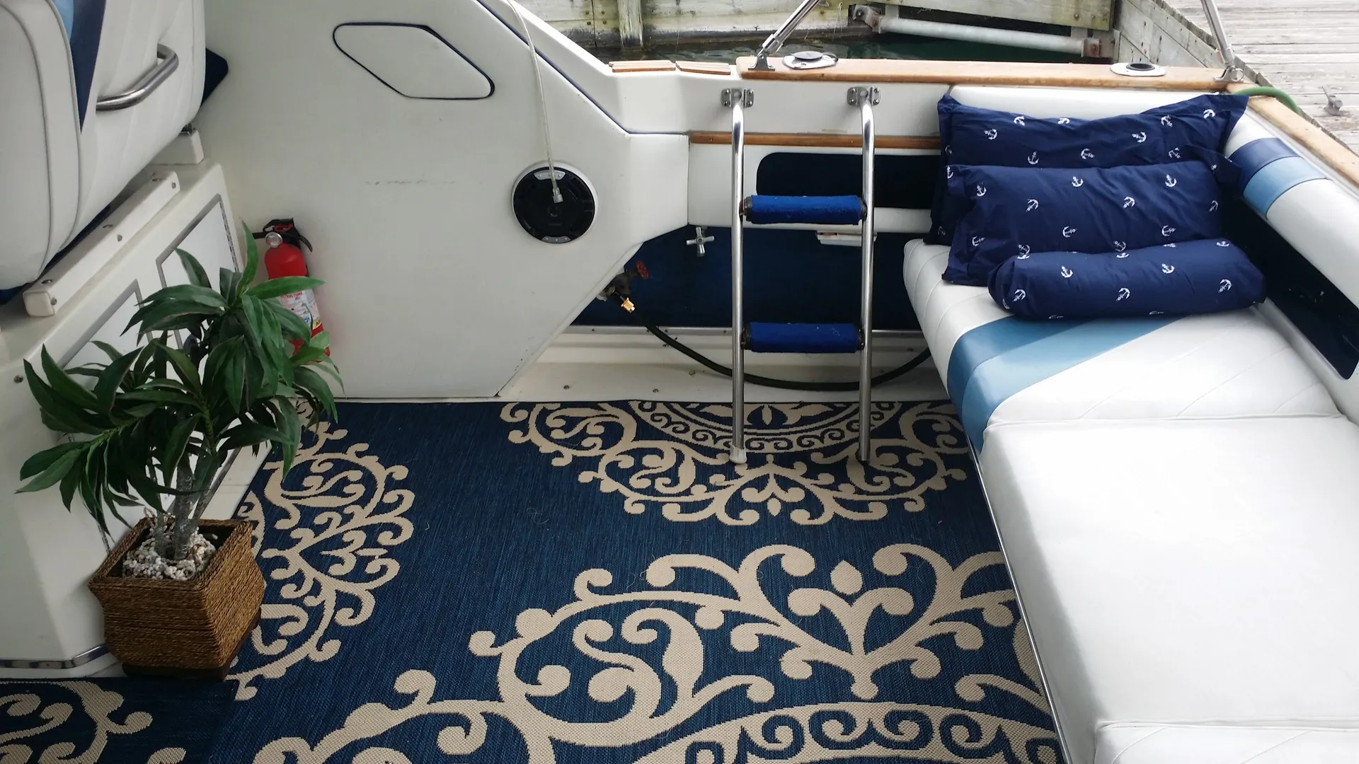 Sea Ray Boats 340 Express Cruiser in Hammond, IN — photo 4