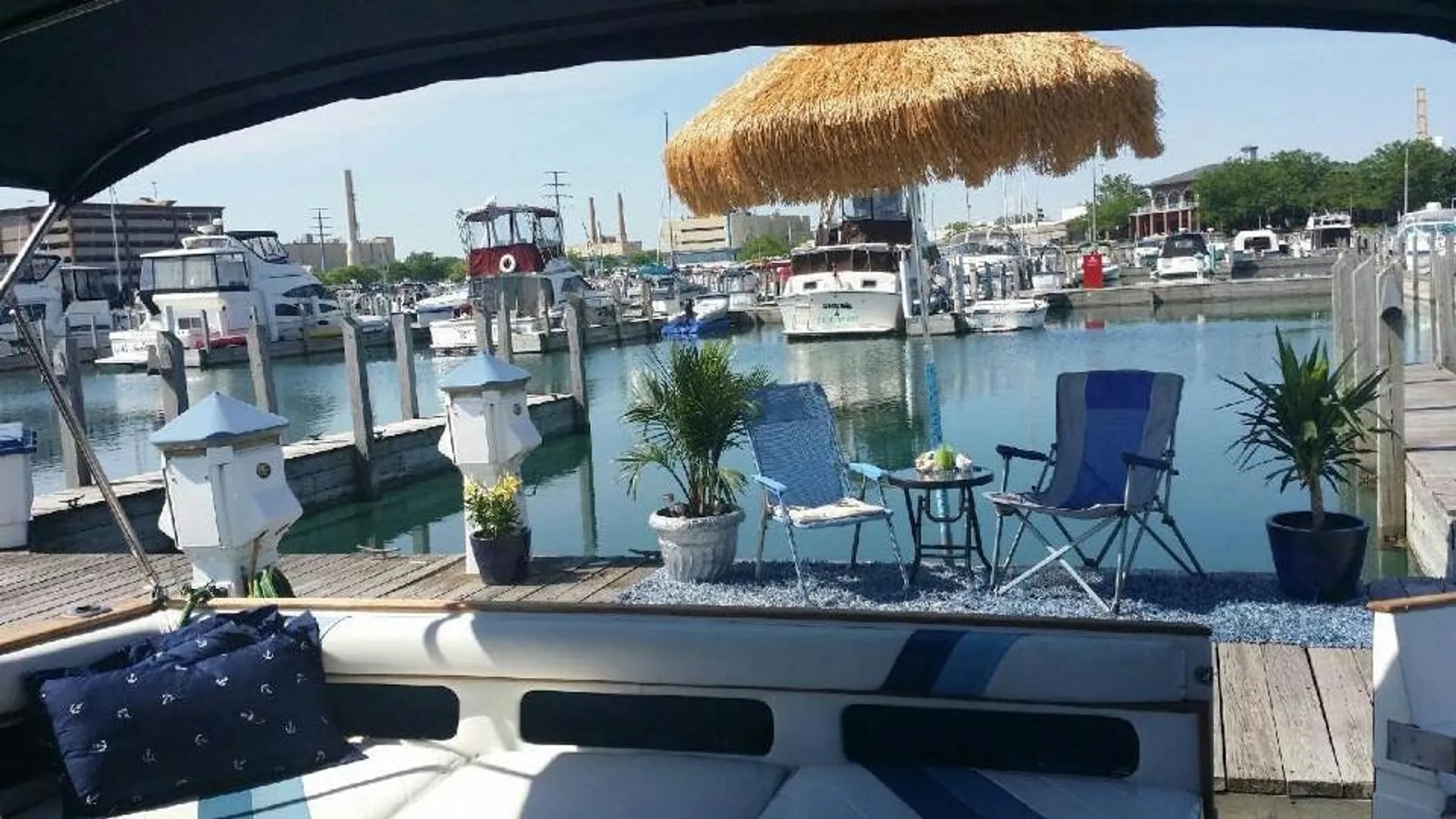 Sea Ray Boats 340 Express Cruiser in Hammond, IN — photo 2