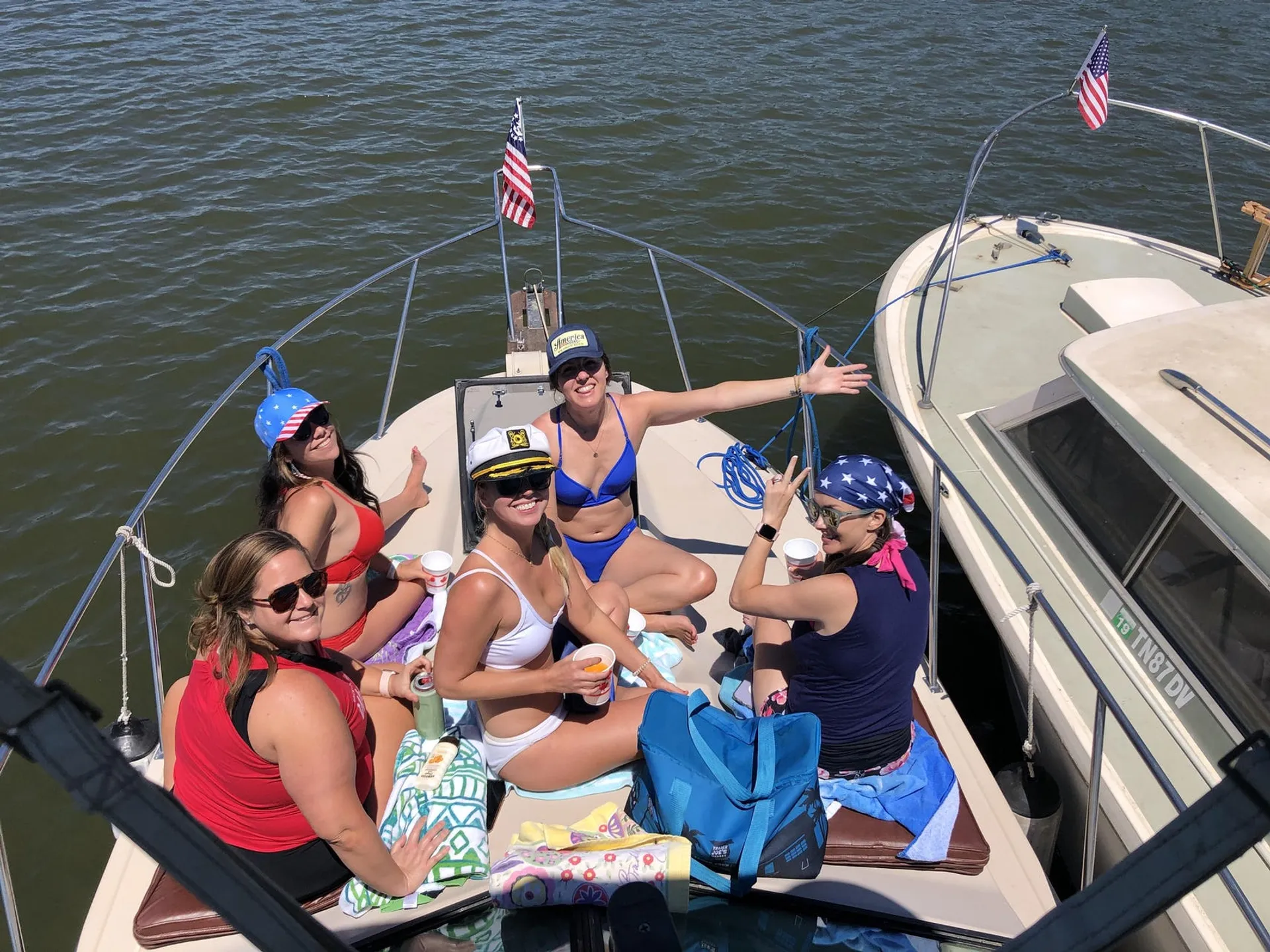 30' Sport Yacht. Come Live the Yacht Life!