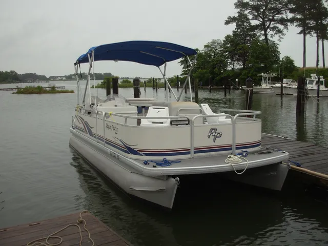 Rent a Godfrey Marine pontoon in Reedville, VA near me