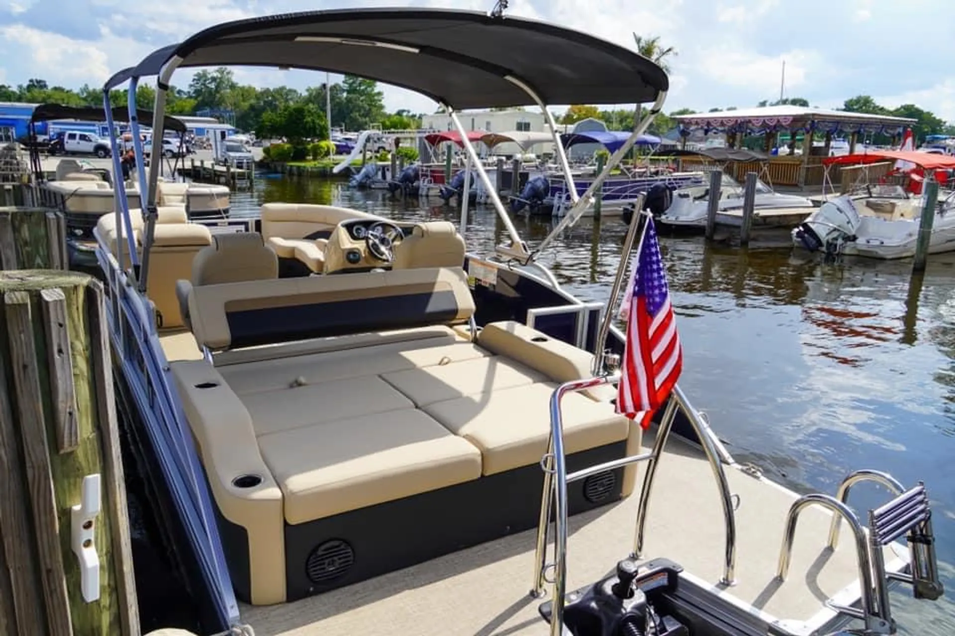 BARLETTA BOATS C22CC TRITOON in Jacksonville Beach, FL — photo 3
