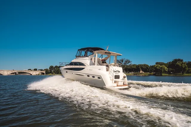 Rent a Meridian Yachts motor yacht in Washington, DC near me