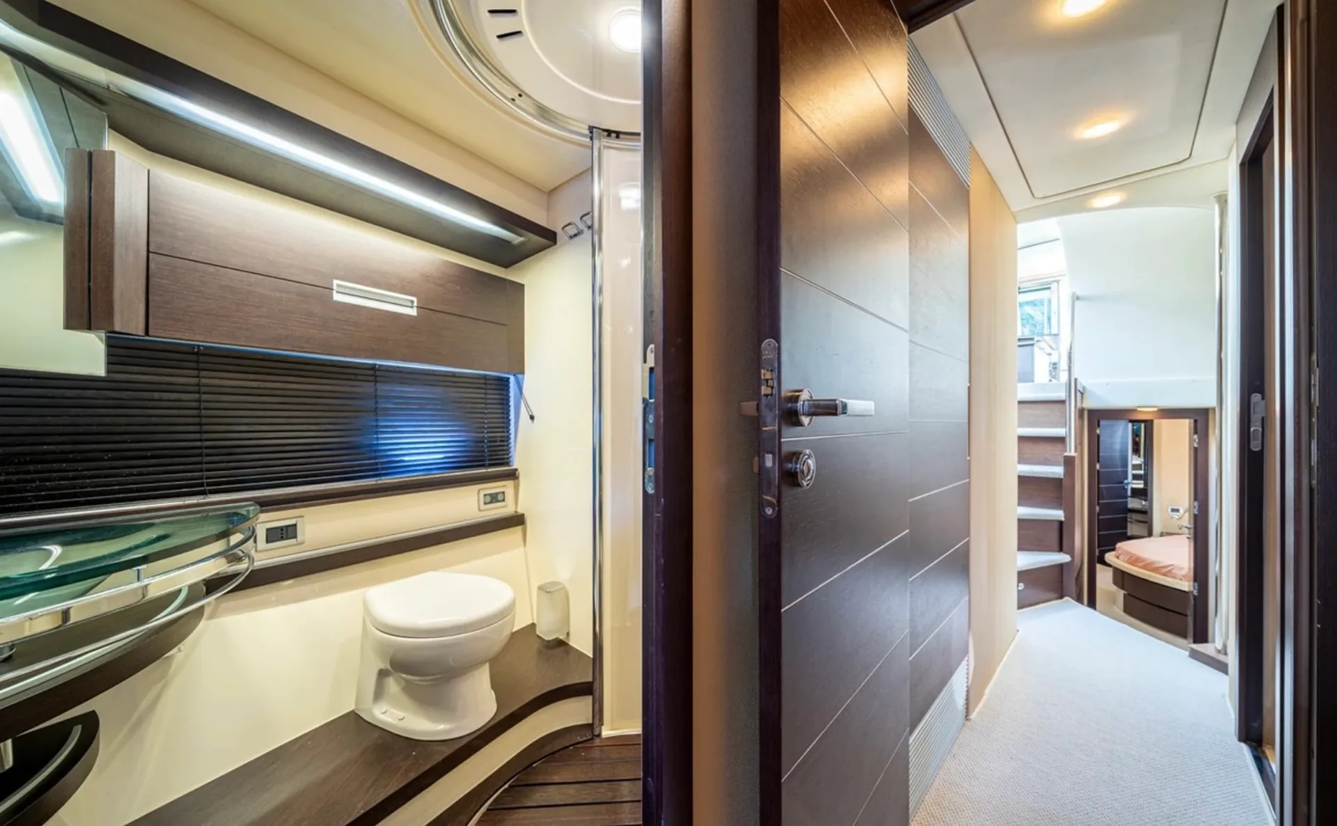 62ft Azimut Italian Luxury Yacht Charter with Captain in Chicago
