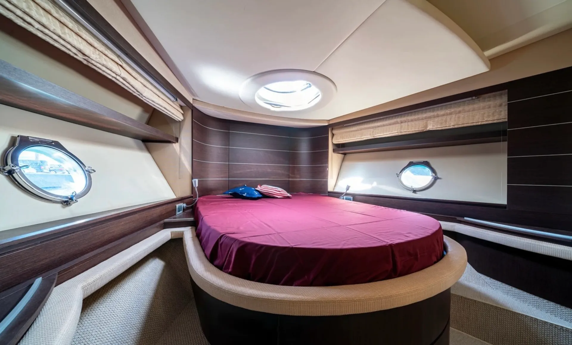 62ft Azimut Italian Luxury Yacht Charter with Captain in Chicago