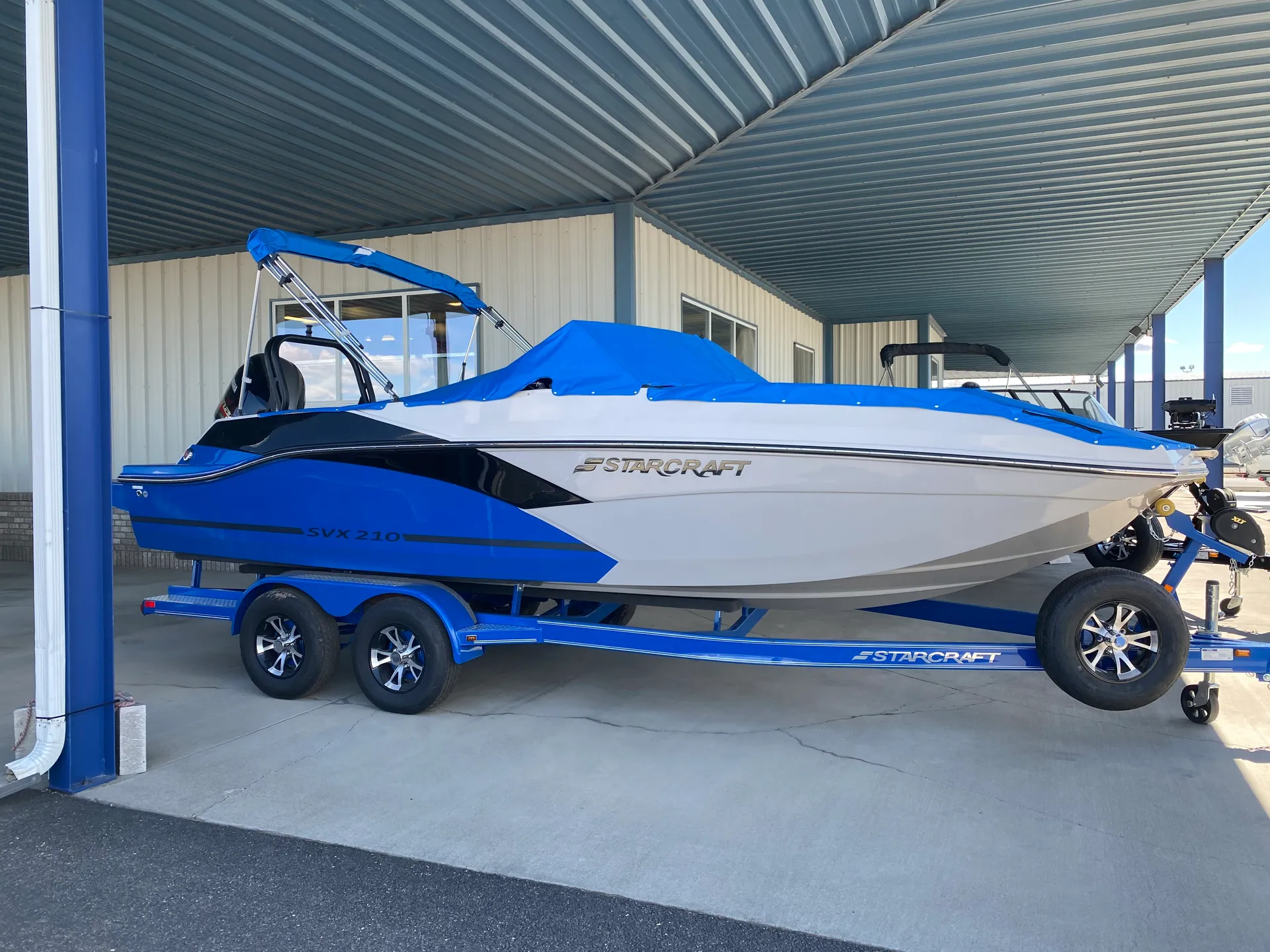 NEW deck boat with swim platforms