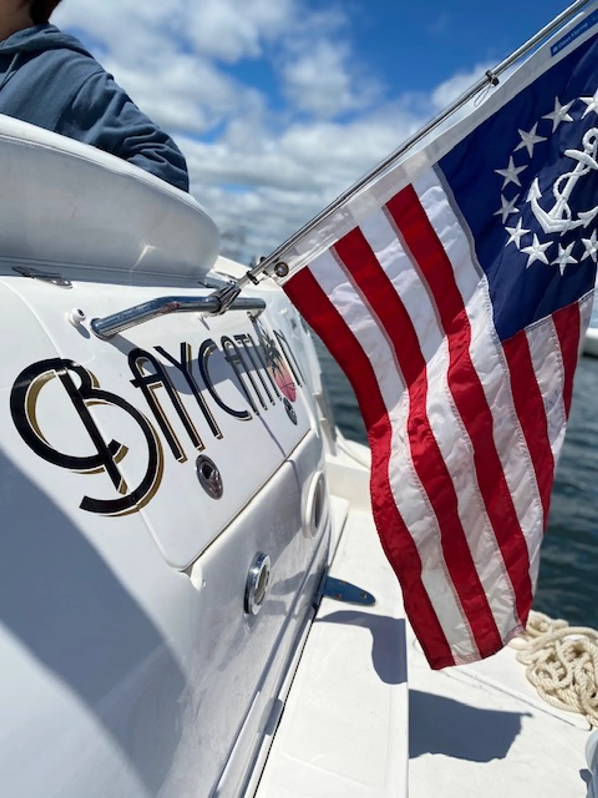 Sea Ray Boats 320 Sundancer in Bay Shore, NY — photo 5