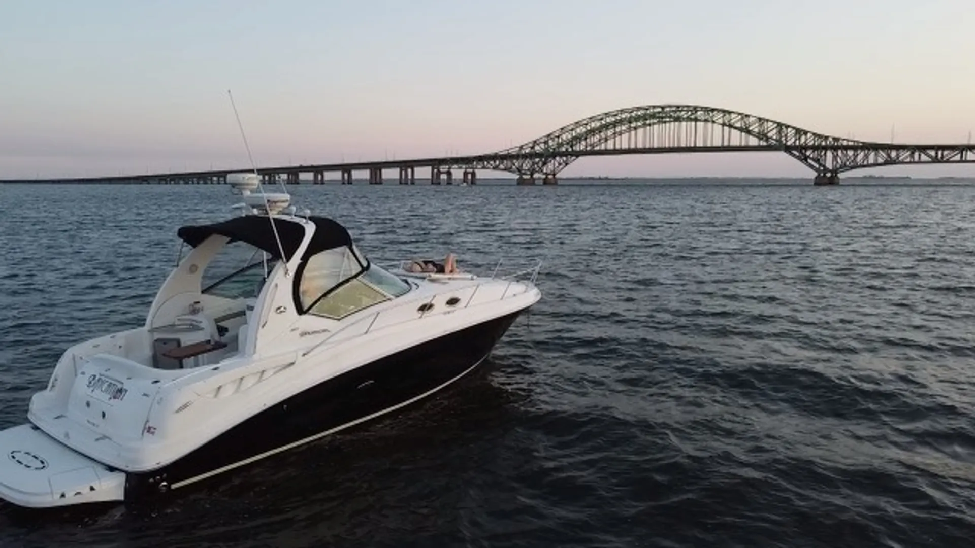Sea Ray Boats 320 Sundancer in Bay Shore, NY — photo 9