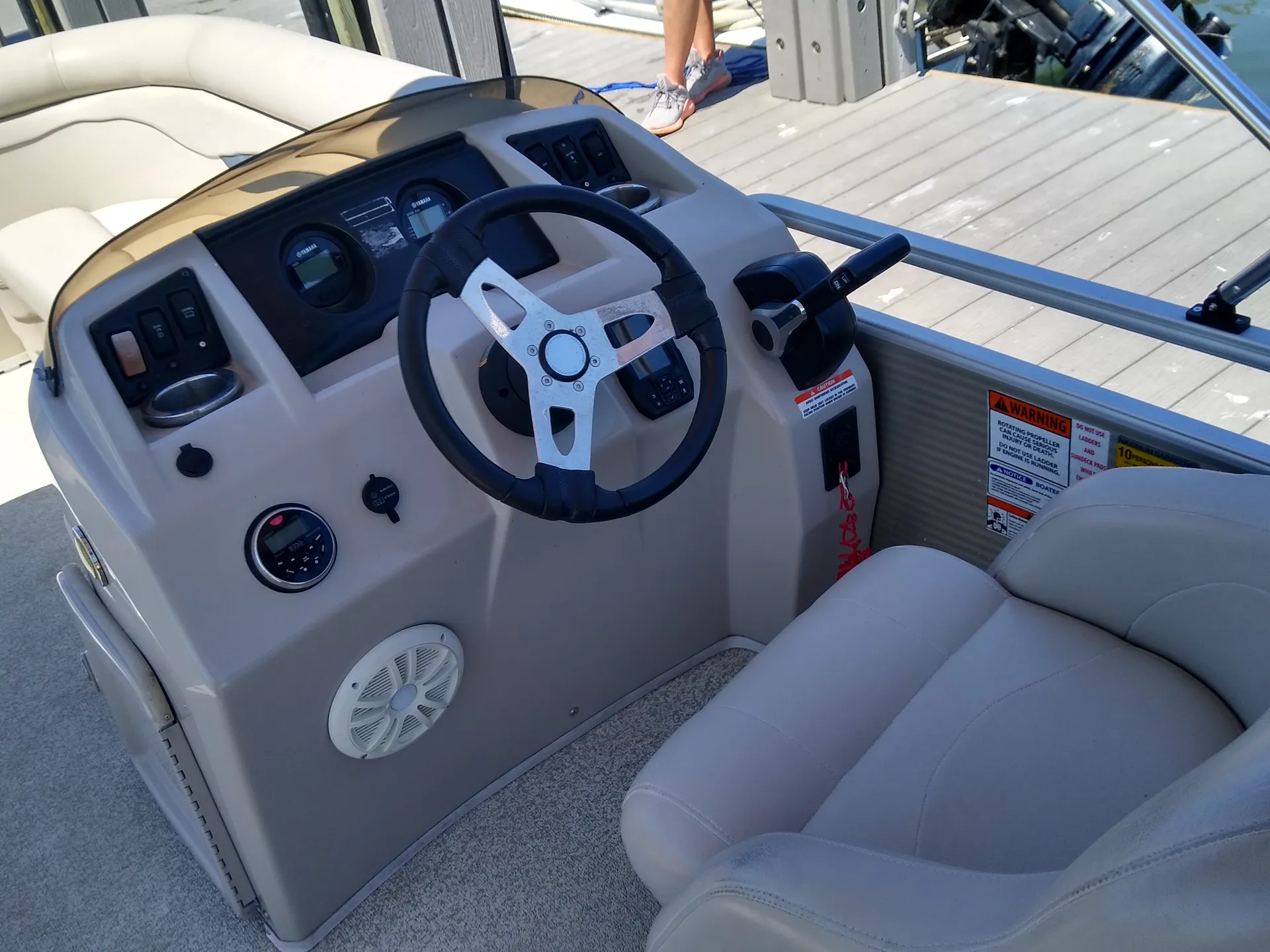 BENNINGTON MARINE 2250GBR in Sarasota, FL — photo 6