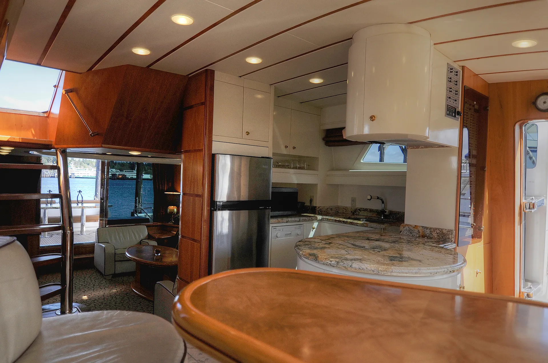 Luxury 67' yacht $100/hr off, Seattle, San Juans, Sailgate 13 guests 