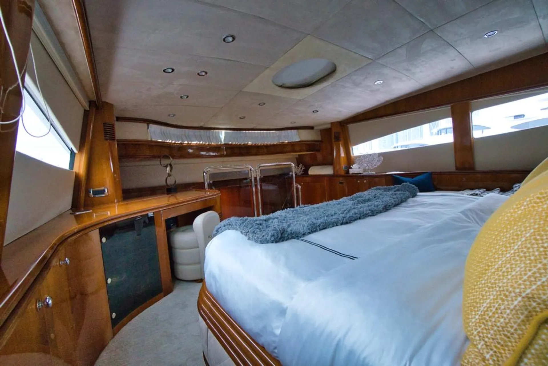 Superyacht Sunseeker 105' Bahamas Charter