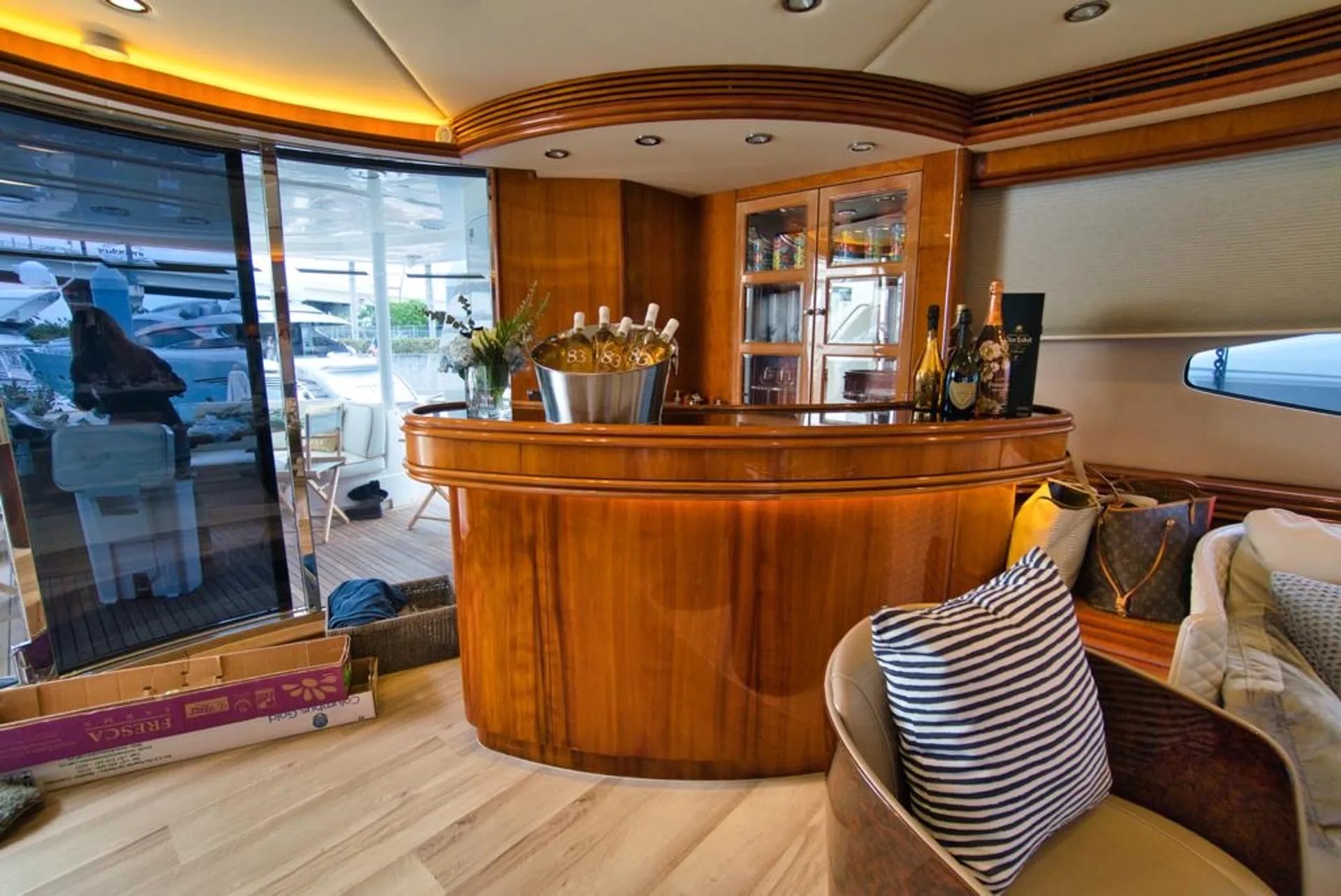 Superyacht Sunseeker 105' Bahamas Charter