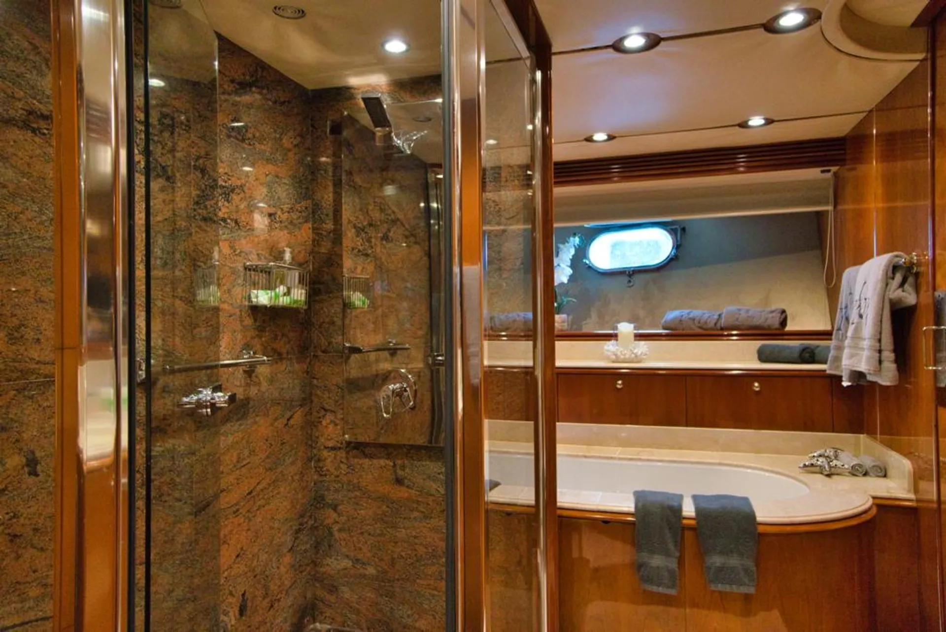 Superyacht Sunseeker 105' Bahamas Charter