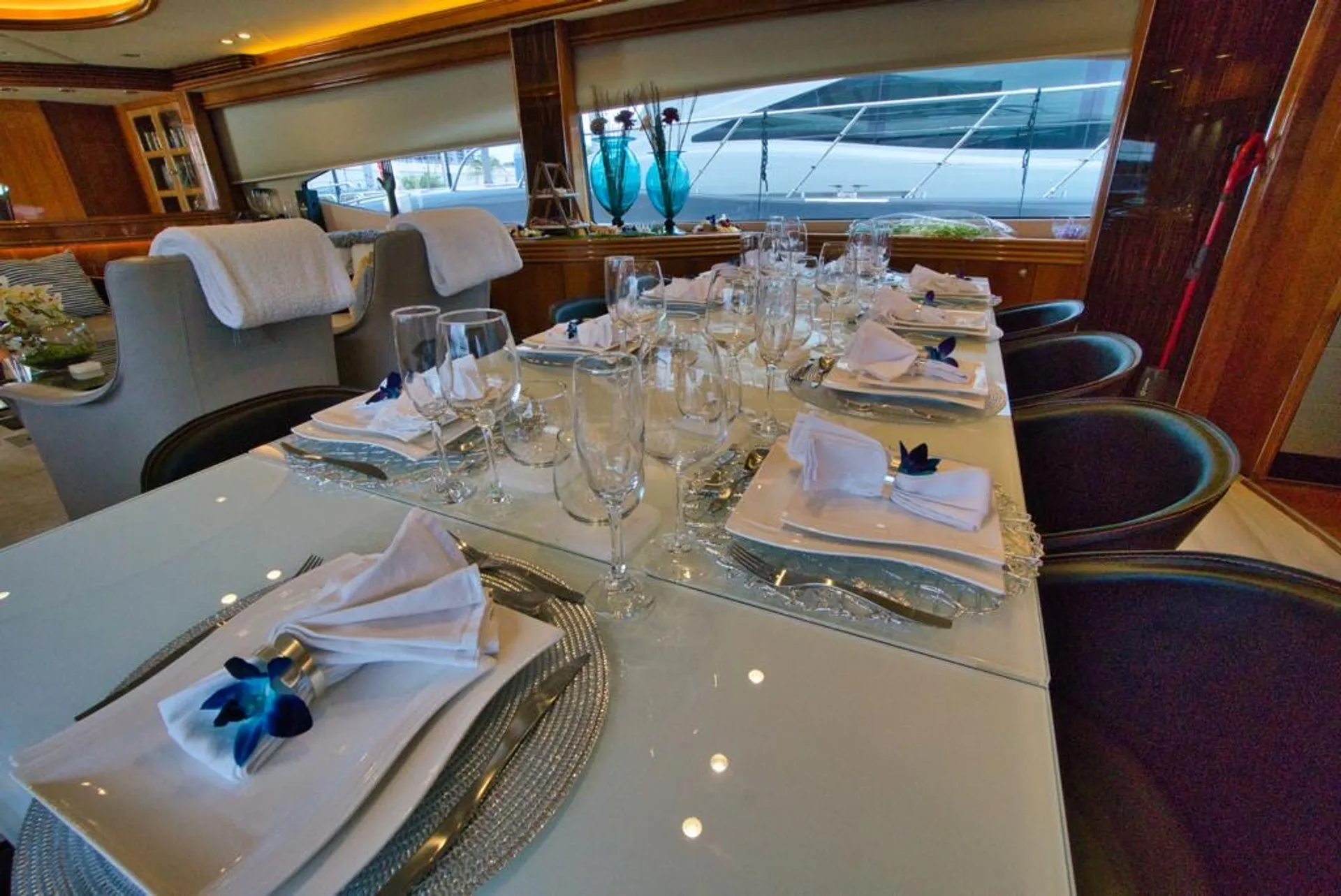 Superyacht Sunseeker 105' Bahamas Charter
