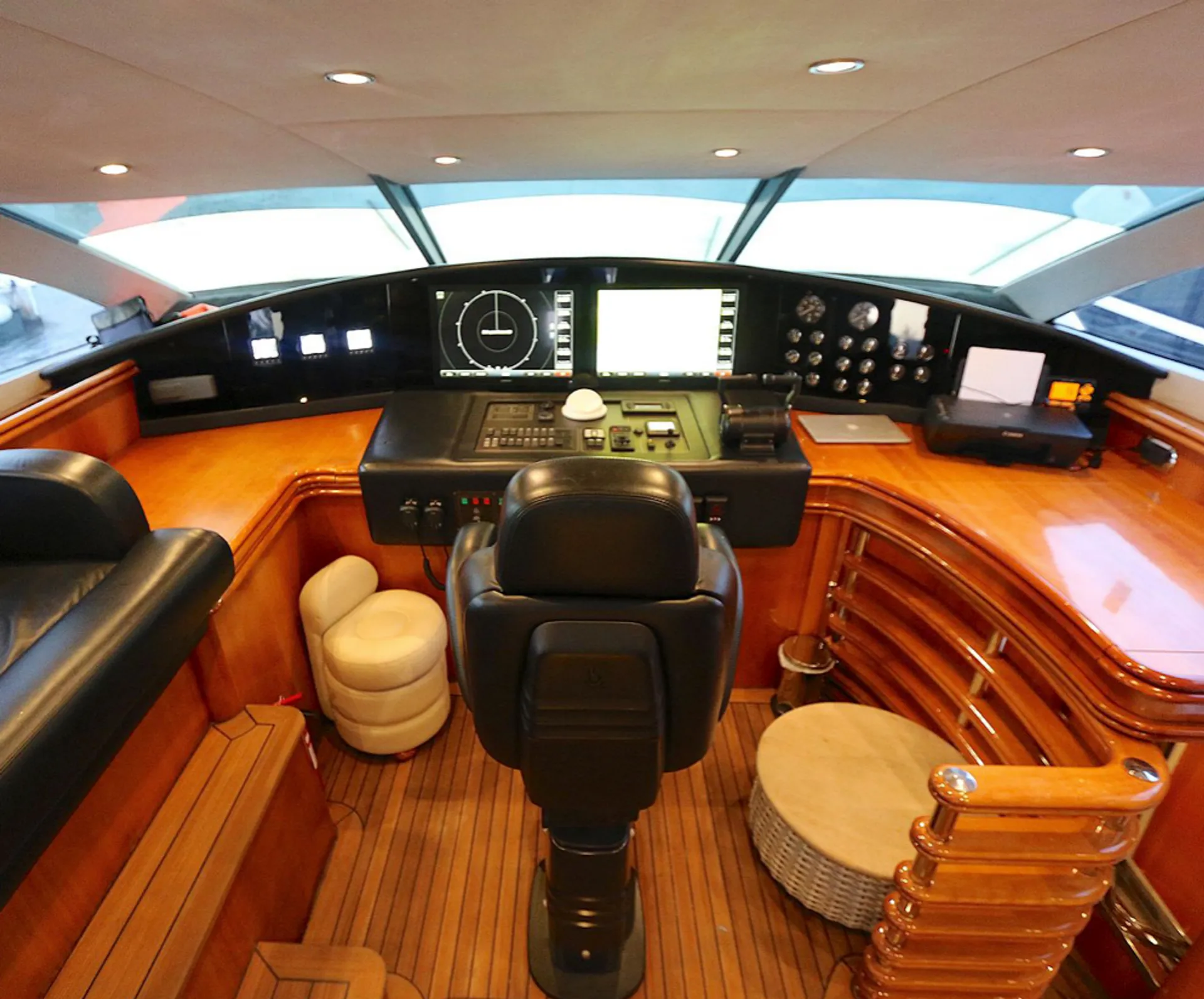 Superyacht Sunseeker 105' Bahamas Charter