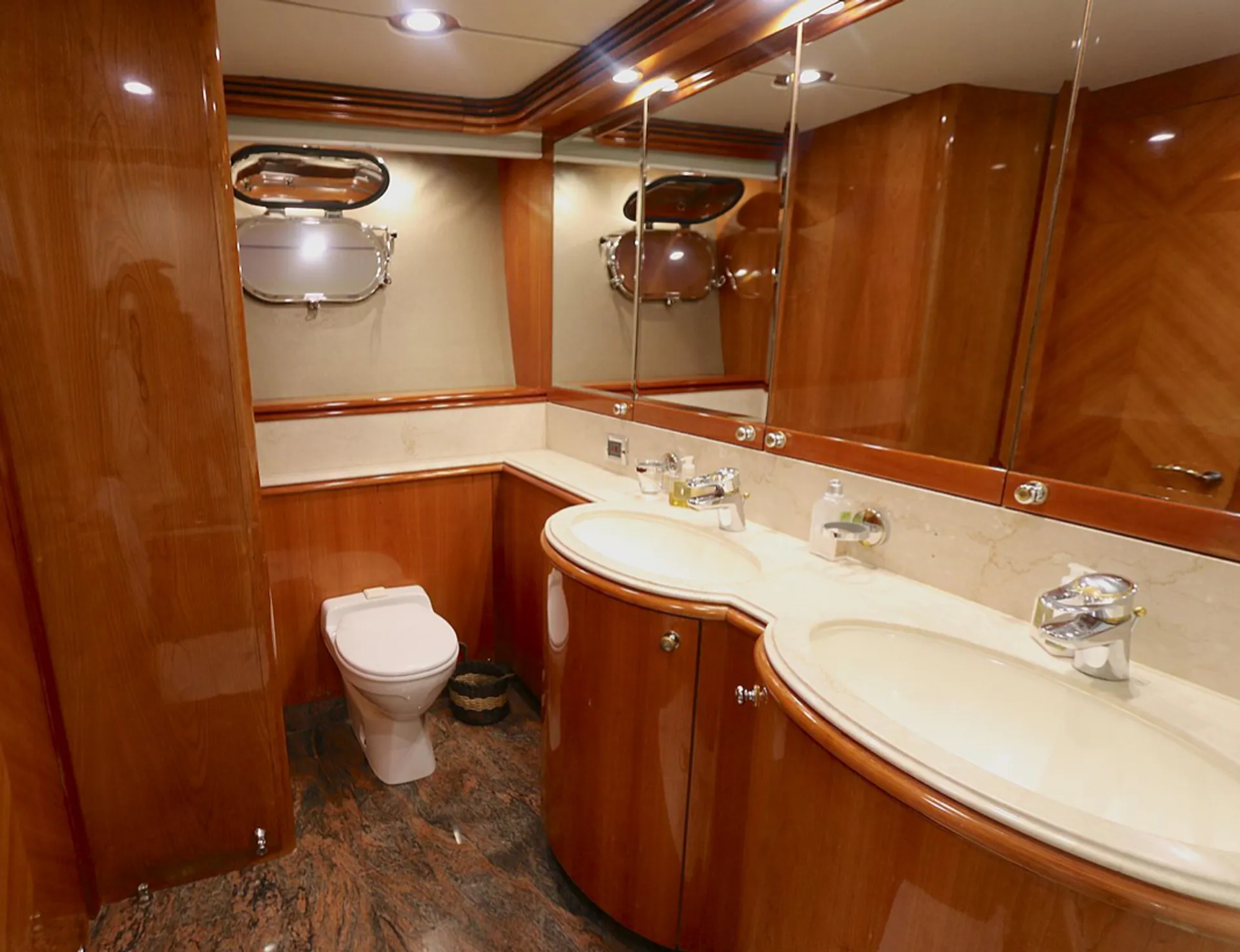 Superyacht Sunseeker 105' Bahamas Charter