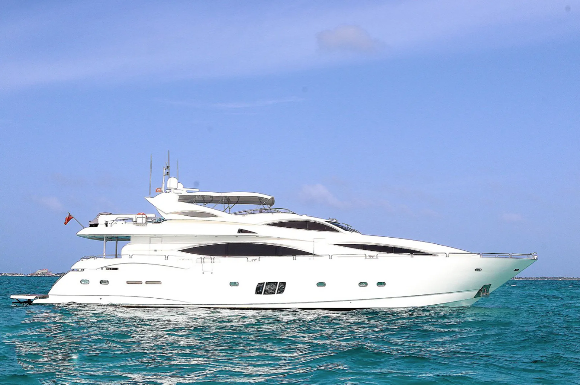 Superyacht Sunseeker 105' Bahamas Charter