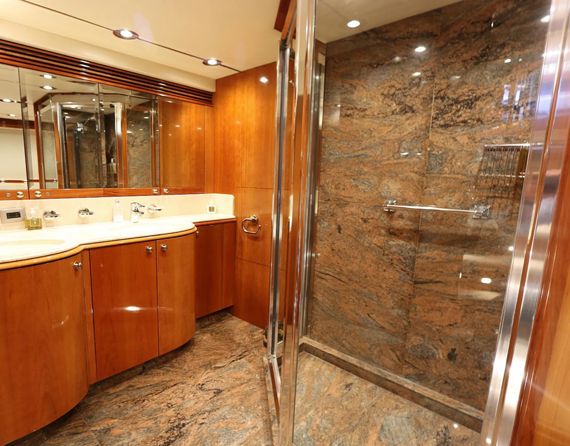 Superyacht Sunseeker 105' Bahamas Charter